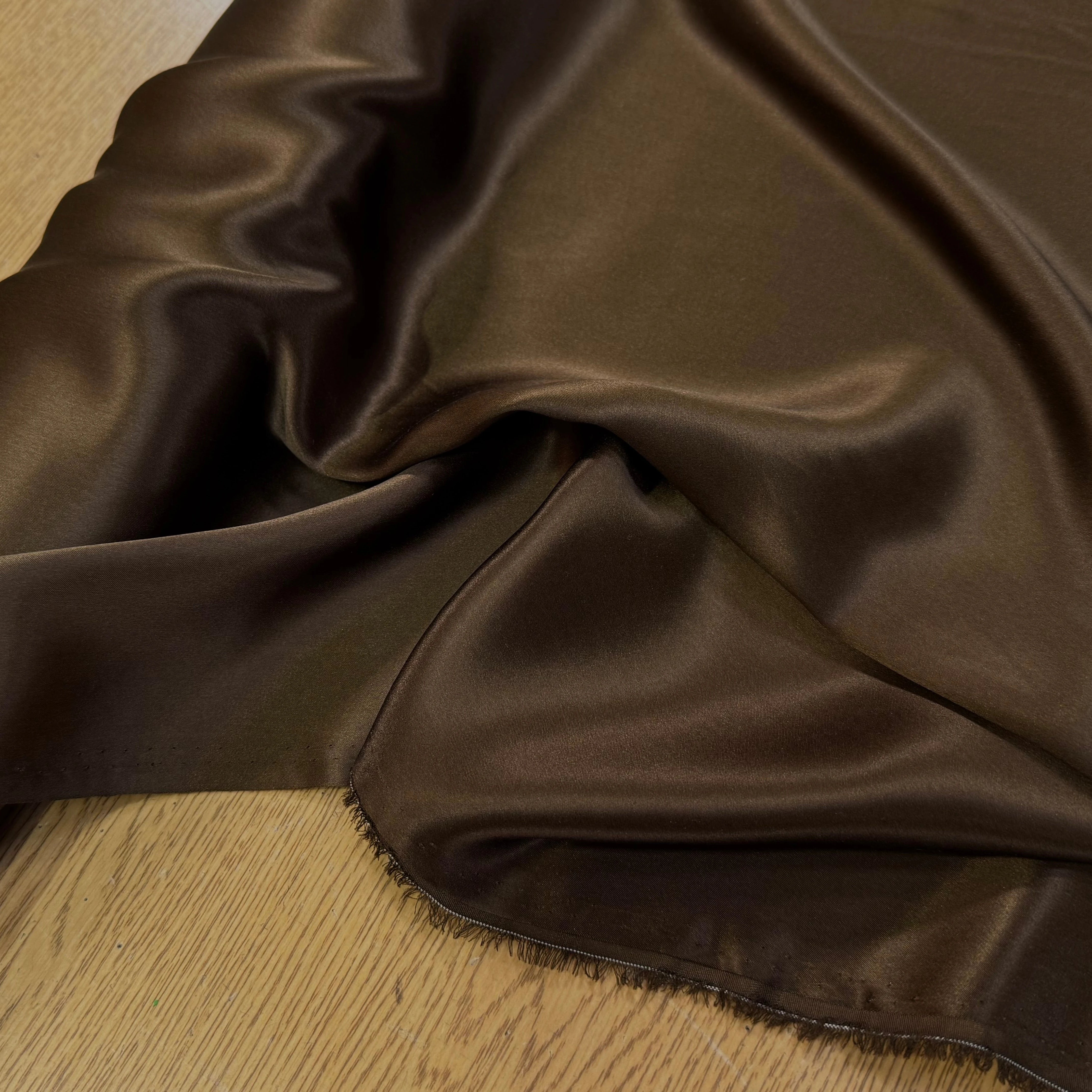 SATIN DE SOIE FLUIDE MARRON CHOCOLAT - My Little Coupon