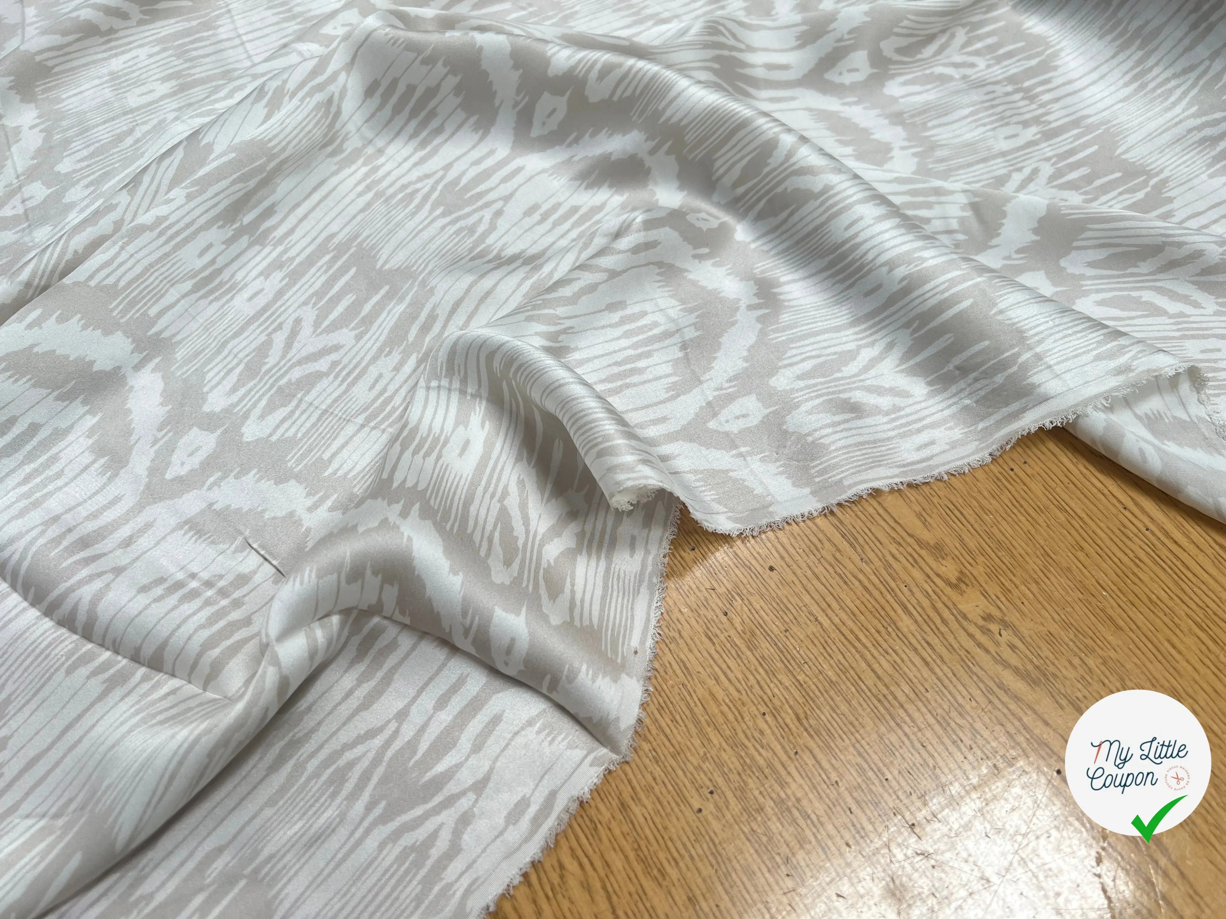 SATIN DE SOIE MOTIFS REGULIERS IVOIRE ET BEIGE - My Little Coupon