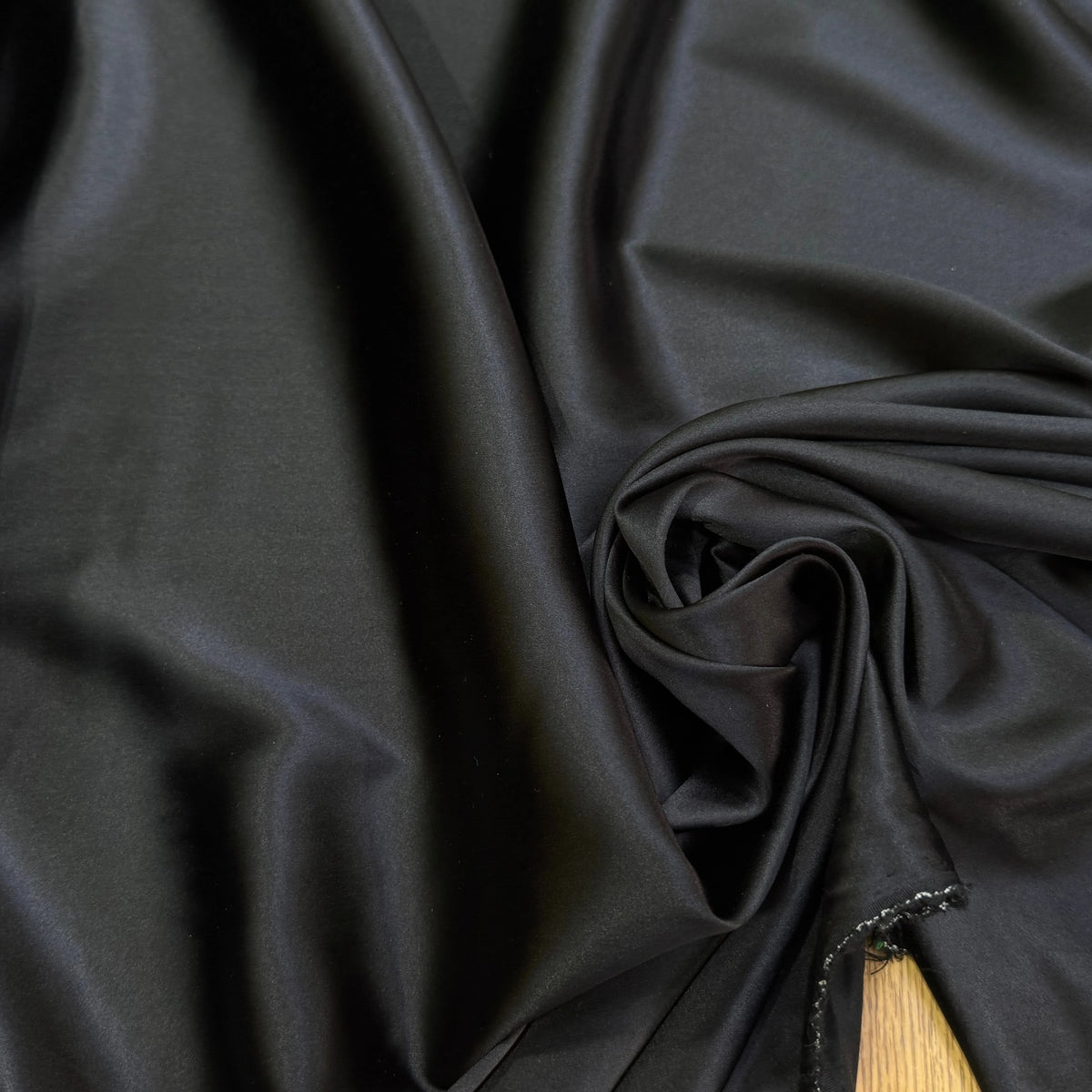 SATIN DE SOIE STRETCH FLUIDE NOIR PREMIUM - My Little Coupon