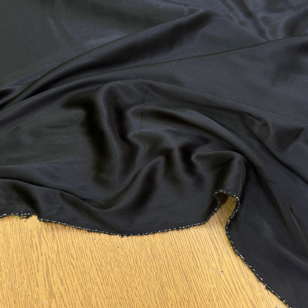 SATIN DE SOIE STRETCH FLUIDE NOIR PREMIUM - My Little Coupon