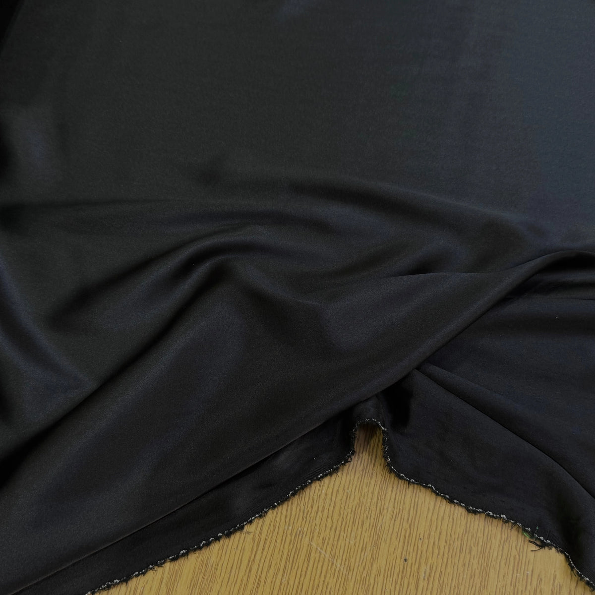 SATIN DE SOIE STRETCH FLUIDE NOIR PREMIUM - My Little Coupon