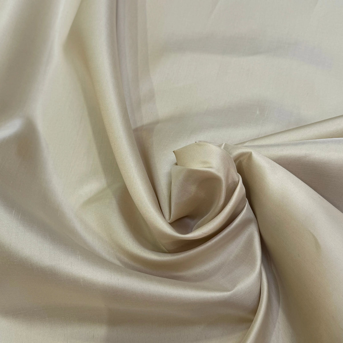 SATIN DE SOIE TYPE DUCHESSE TEXTURÉ BELLE TENUE BEIGE - My Little Coupon
