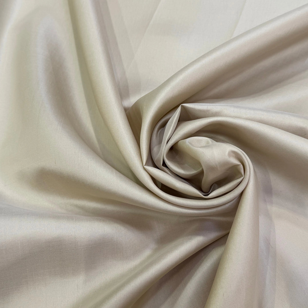 SATIN DE SOIE TYPE DUCHESSE TEXTURÉ BELLE TENUE BEIGE - My Little Coupon