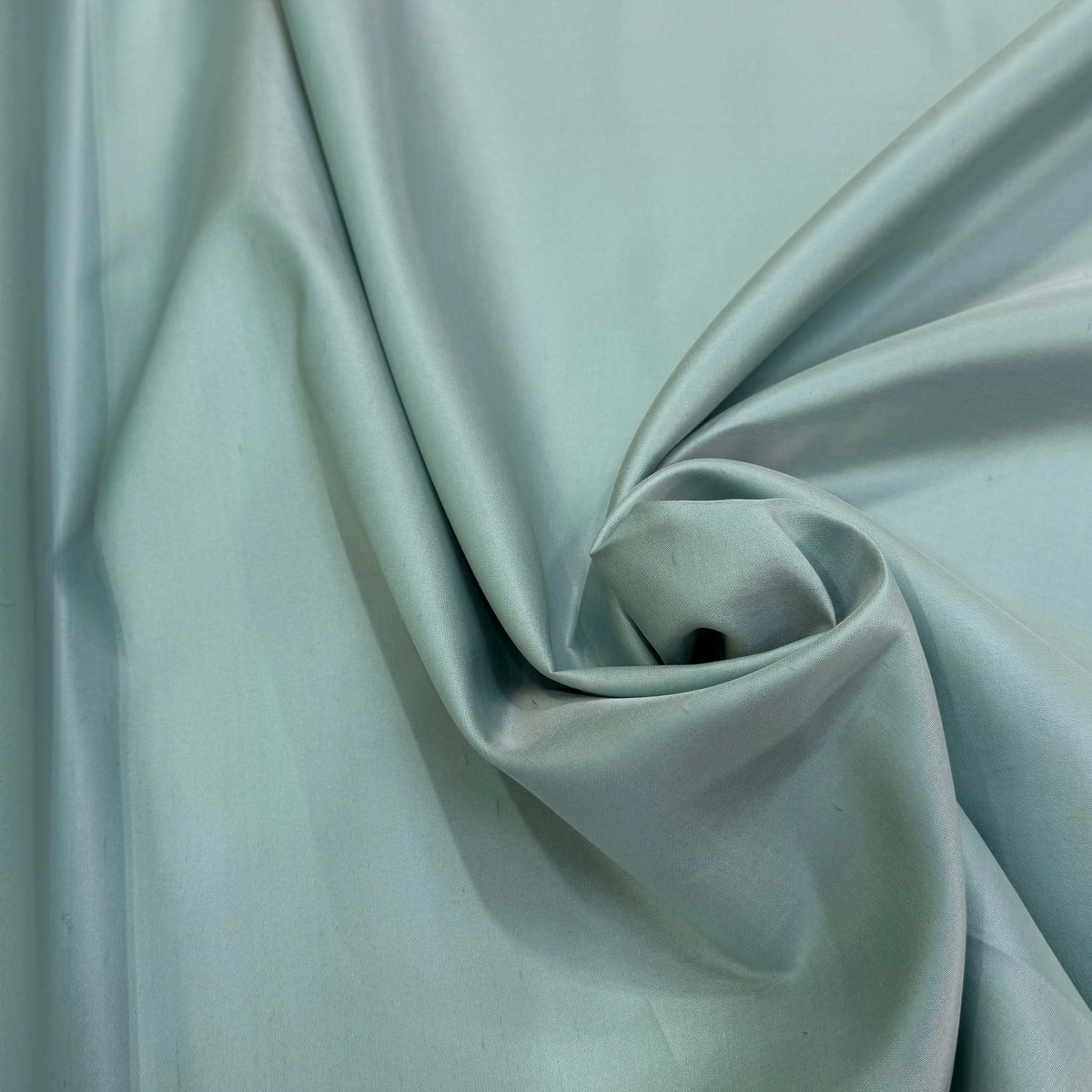 SATIN DE SOIE TYPE DUCHESSE TEXTURÉ BELLE TENUE VERT D'EAU - My Little Coupon
