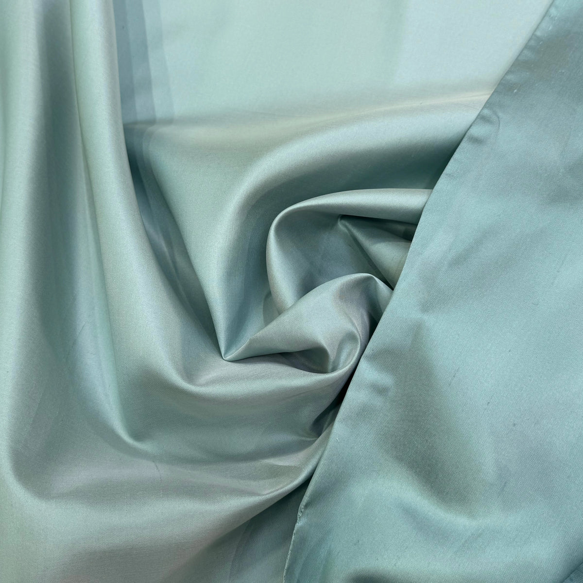 SATIN DE SOIE TYPE DUCHESSE TEXTURÉ BELLE TENUE VERT D'EAU - My Little Coupon