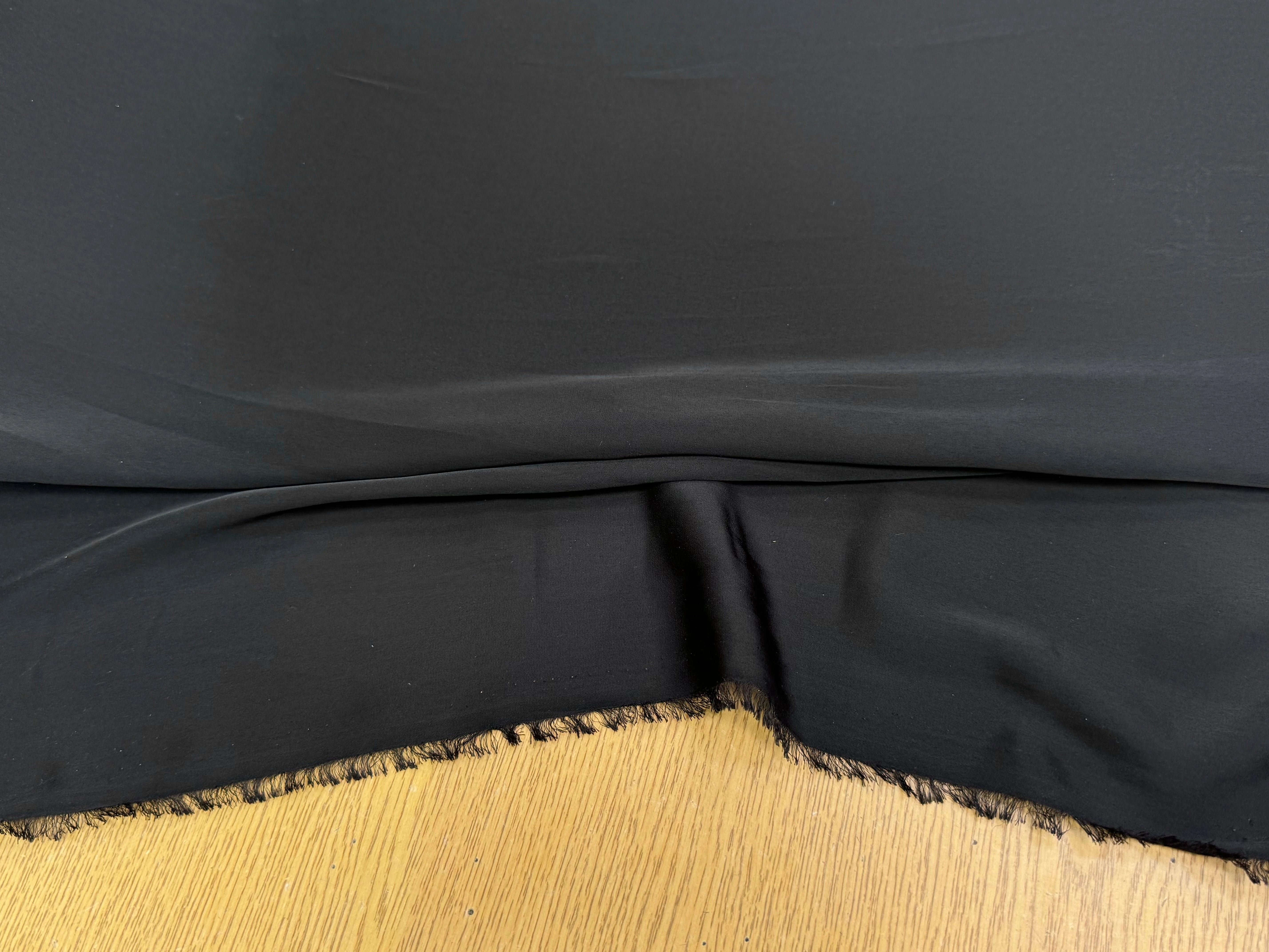SATIN DÉLICAT NOIR TOMBÉ FLUIDE - My Little Coupon