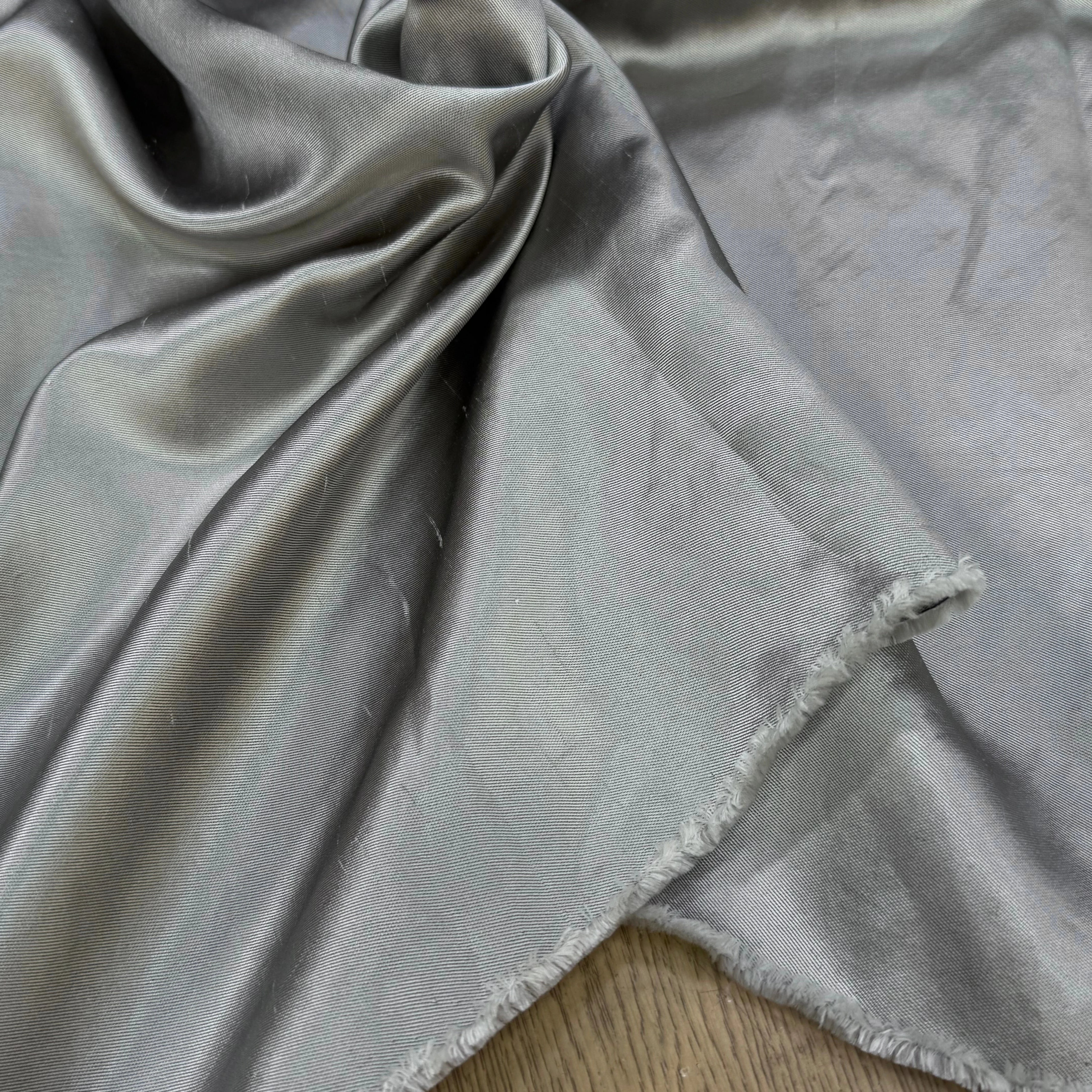 SATIN DUCHESSE TEXTURÉ ARGENTÉ 100% SOIE - My Little Coupon
