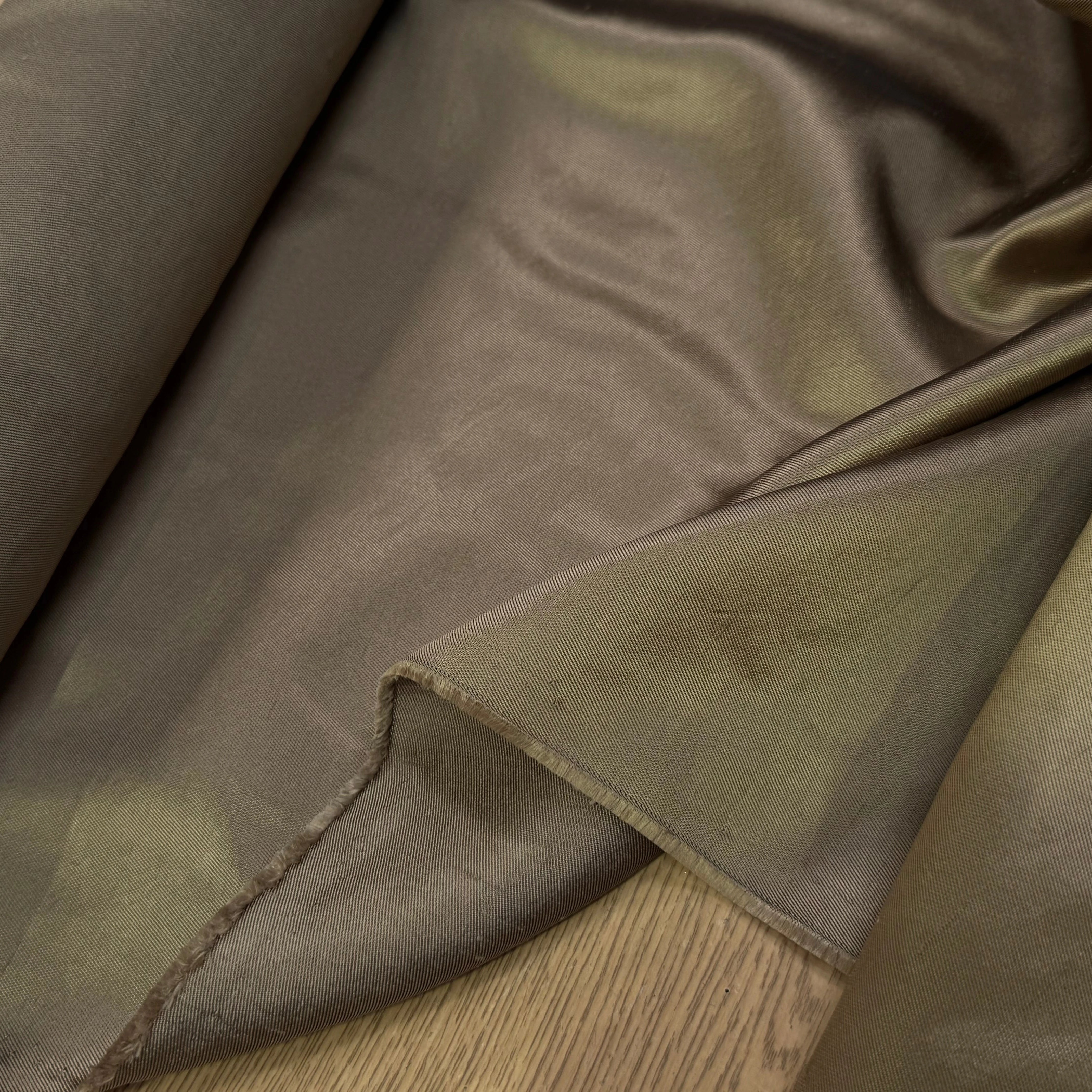 SATIN DUCHESSE TEXTURÉ OR 100% SOIE - My Little Coupon