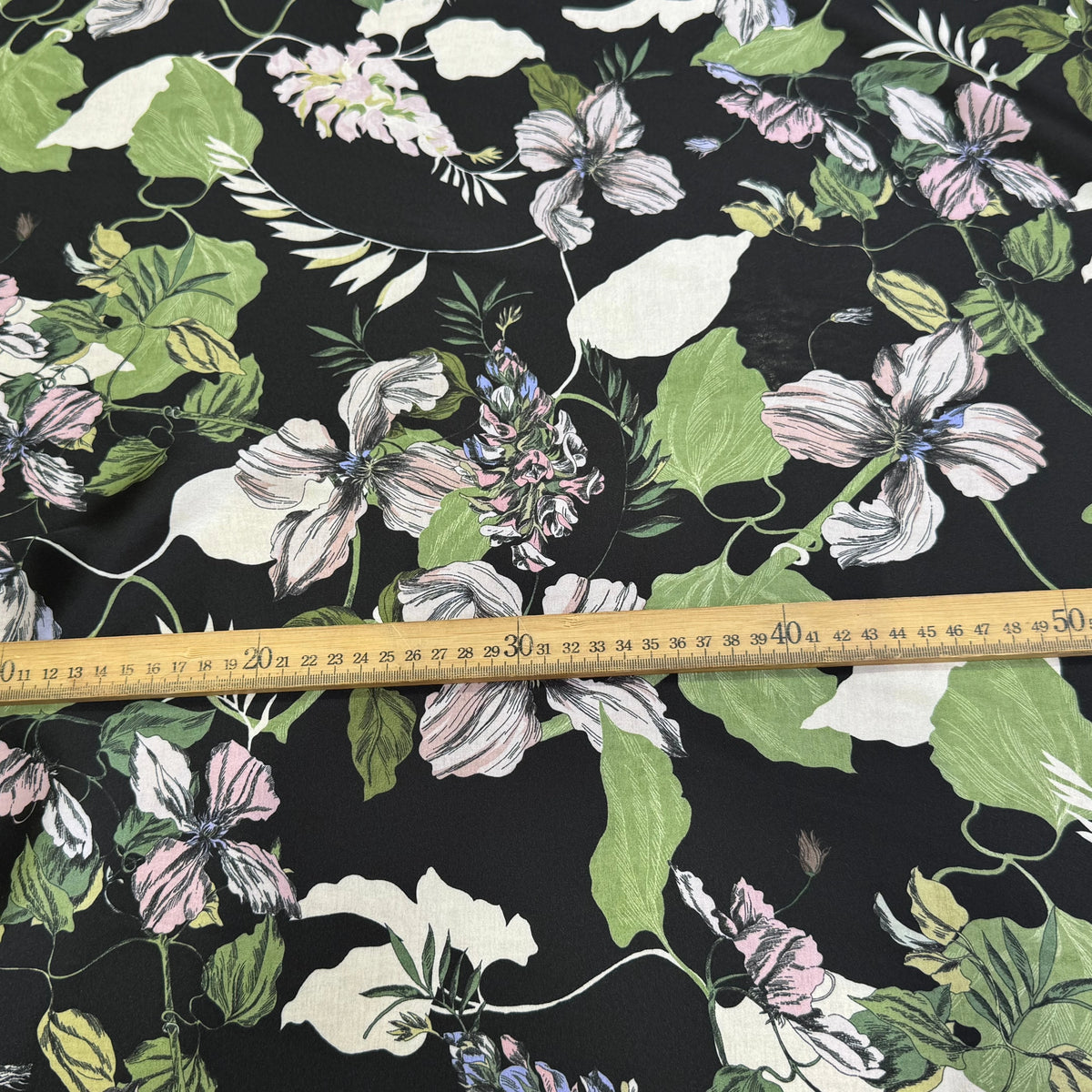SATIN FLUIDE FOND NOIR SAVANE VERTE MULTICO CHIC - My Little Coupon