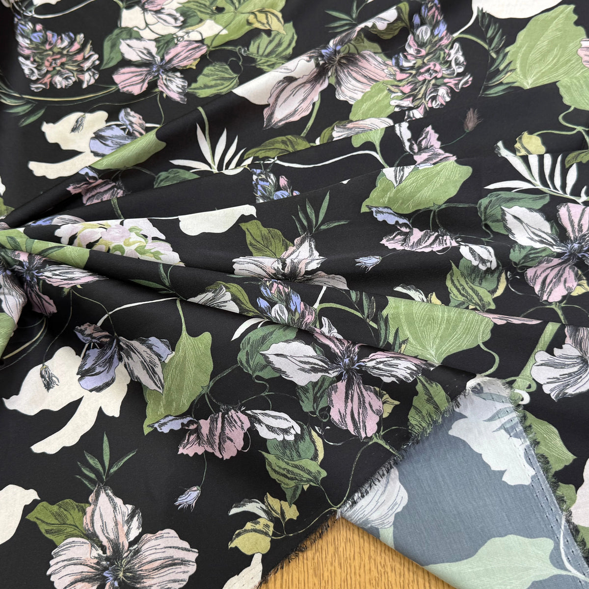 SATIN FLUIDE FOND NOIR SAVANE VERTE MULTICO CHIC - My Little Coupon