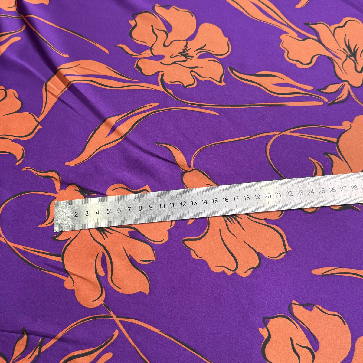 SATIN FLUIDE FOND VIOLET FLORAUX CARAMEL - My Little Coupon