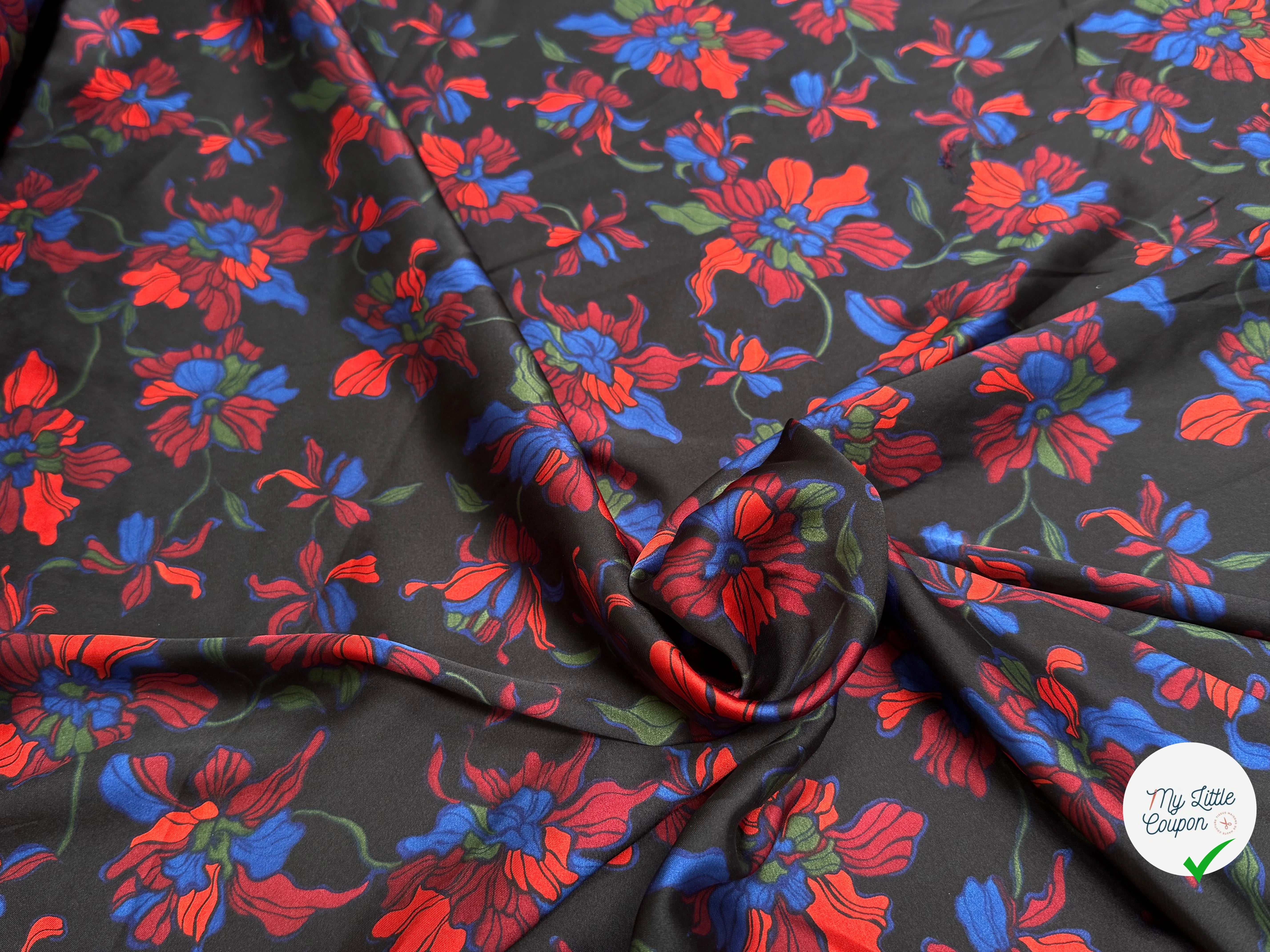 SATIN FLUIDE ULTRA BEAU À GROSSES FLEURS SUR FOND NOIR - My Little Coupon