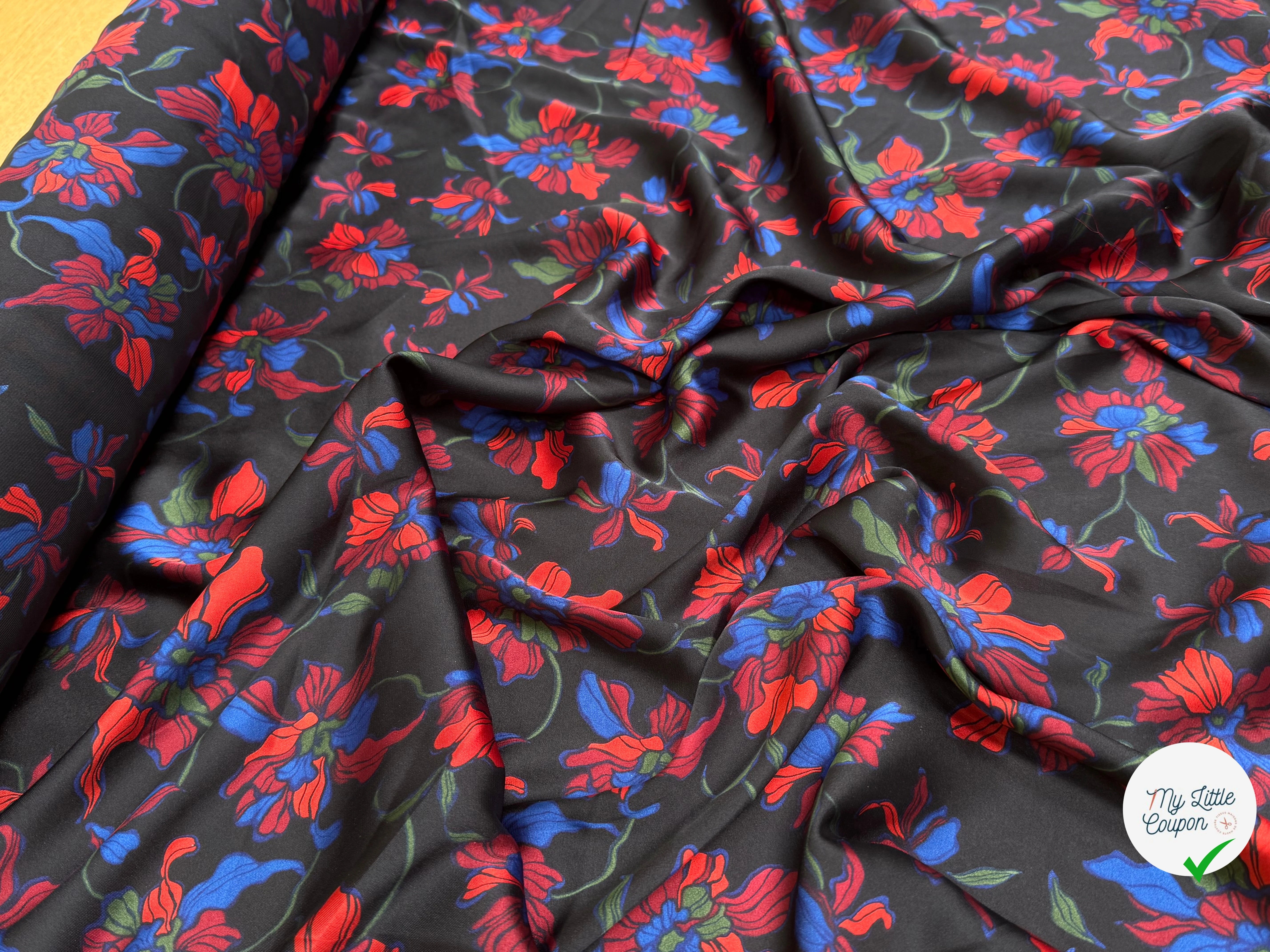 SATIN FLUIDE ULTRA BEAU À GROSSES FLEURS SUR FOND NOIR - My Little Coupon