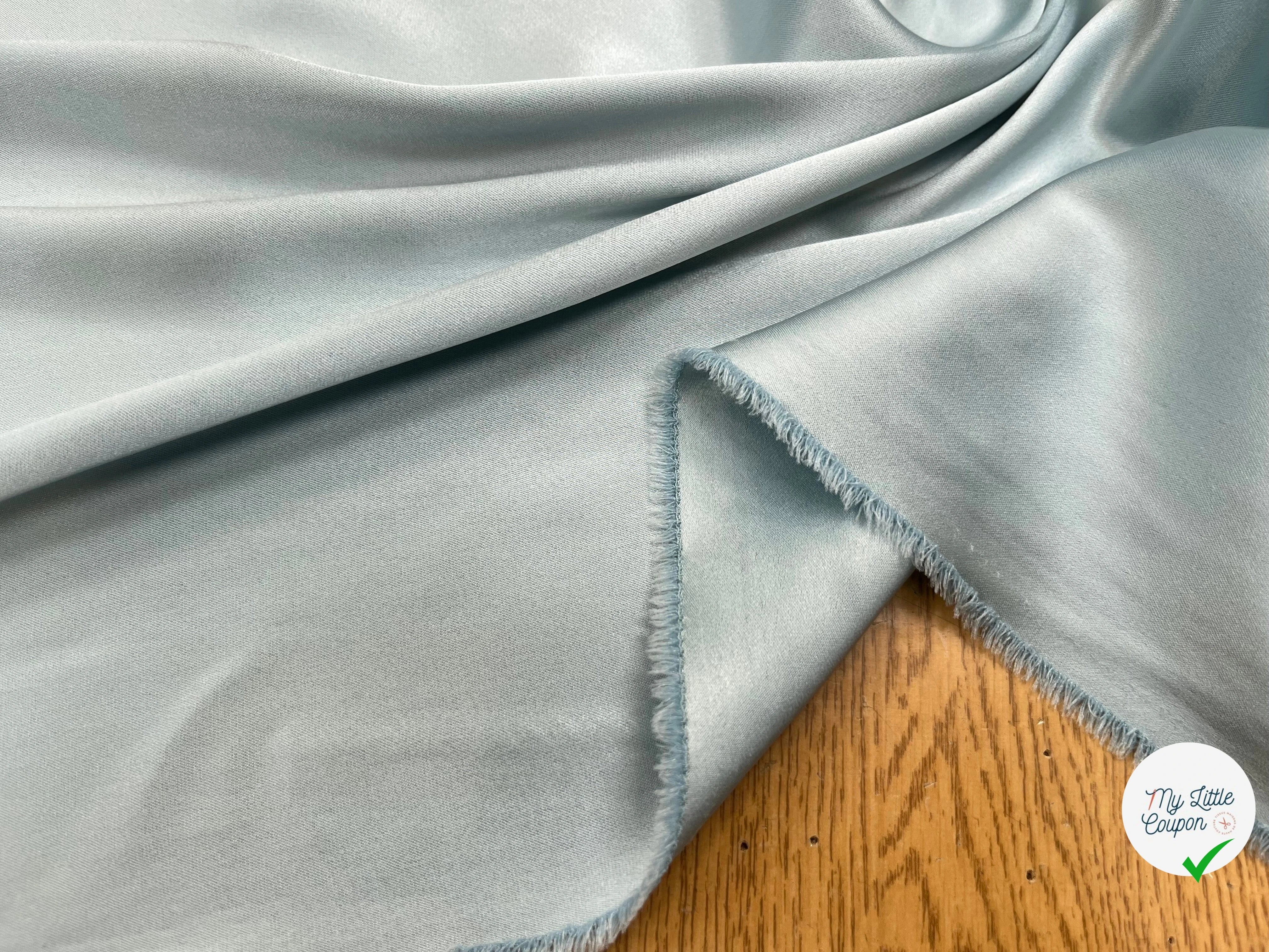 SATIN FROID ET FLUIDE POLYESTER 130CM CLOUD BLUE - My Little Coupon