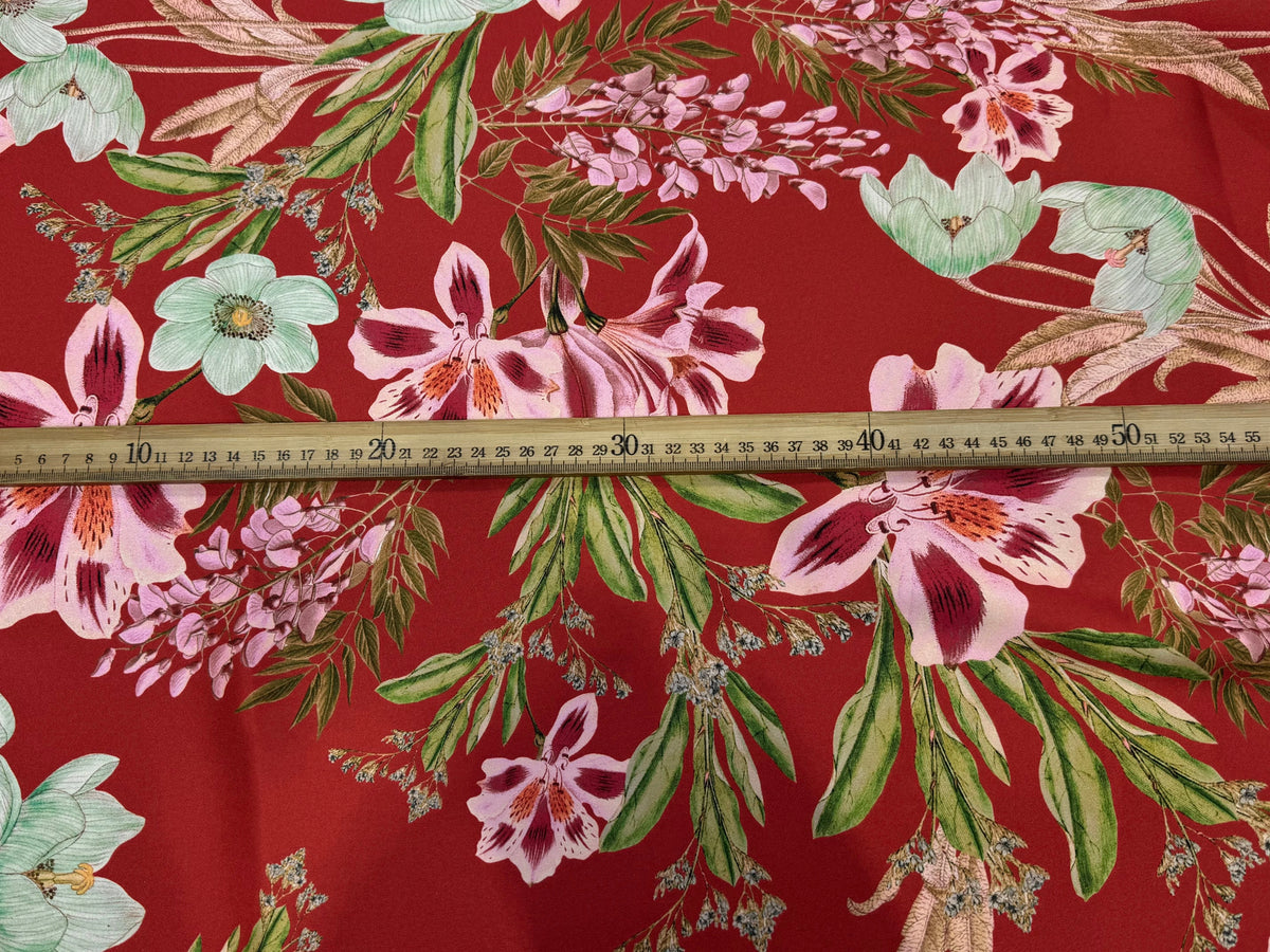 SATIN GARDEN ROUGE GROSSES FLEURS ROSES ET FEUILLAGE VERT - My Little Coupon