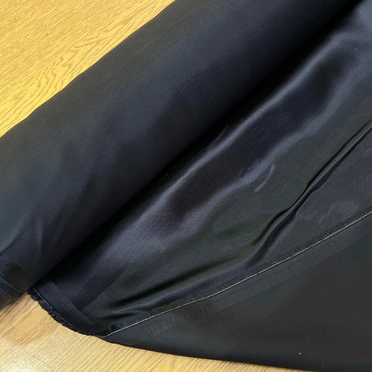 SATIN VISCOSE DOUX TOUCHER TOMBER FLUIDE NOIR - My Little Coupon