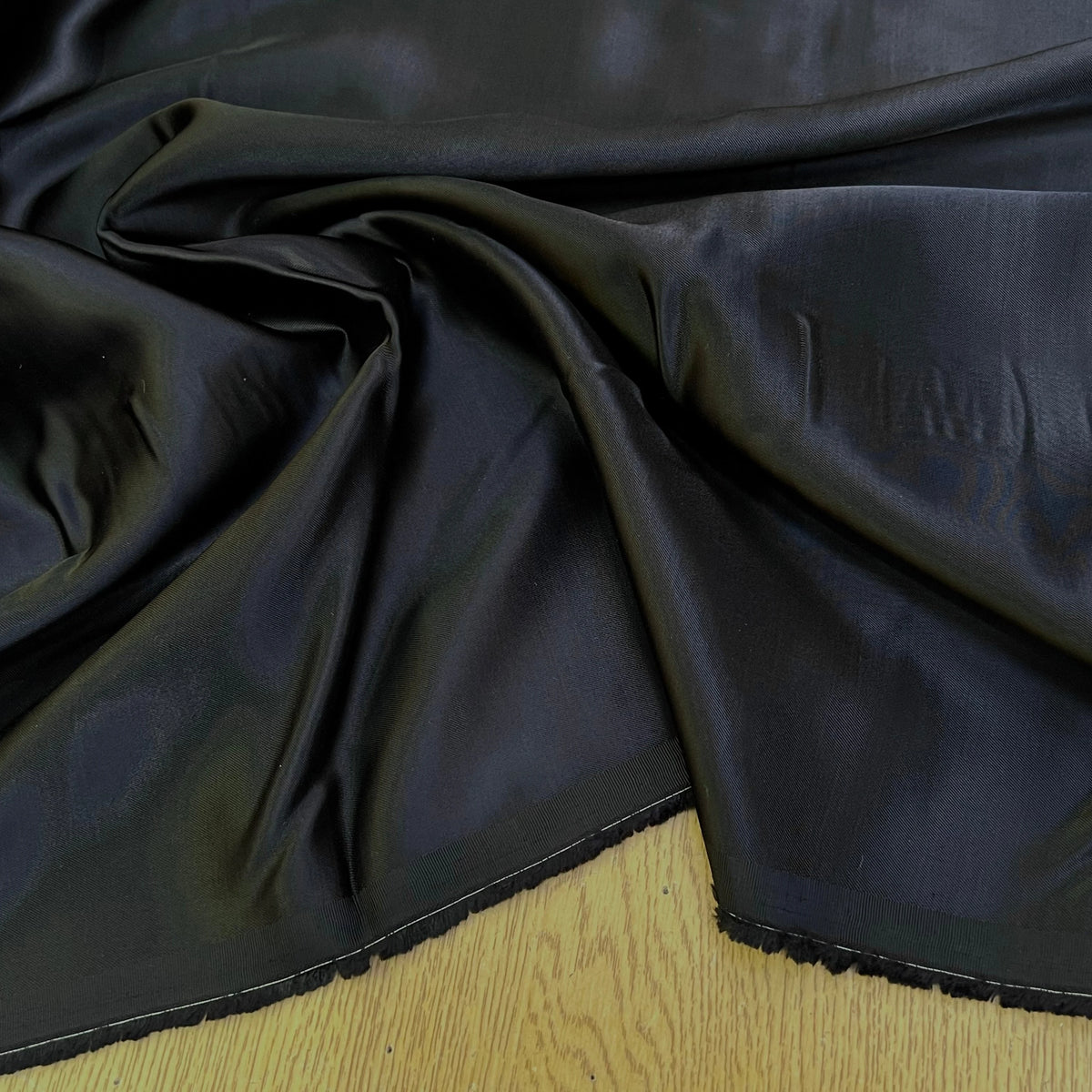 SATIN VISCOSE DOUX TOUCHER TOMBER FLUIDE NOIR - My Little Coupon