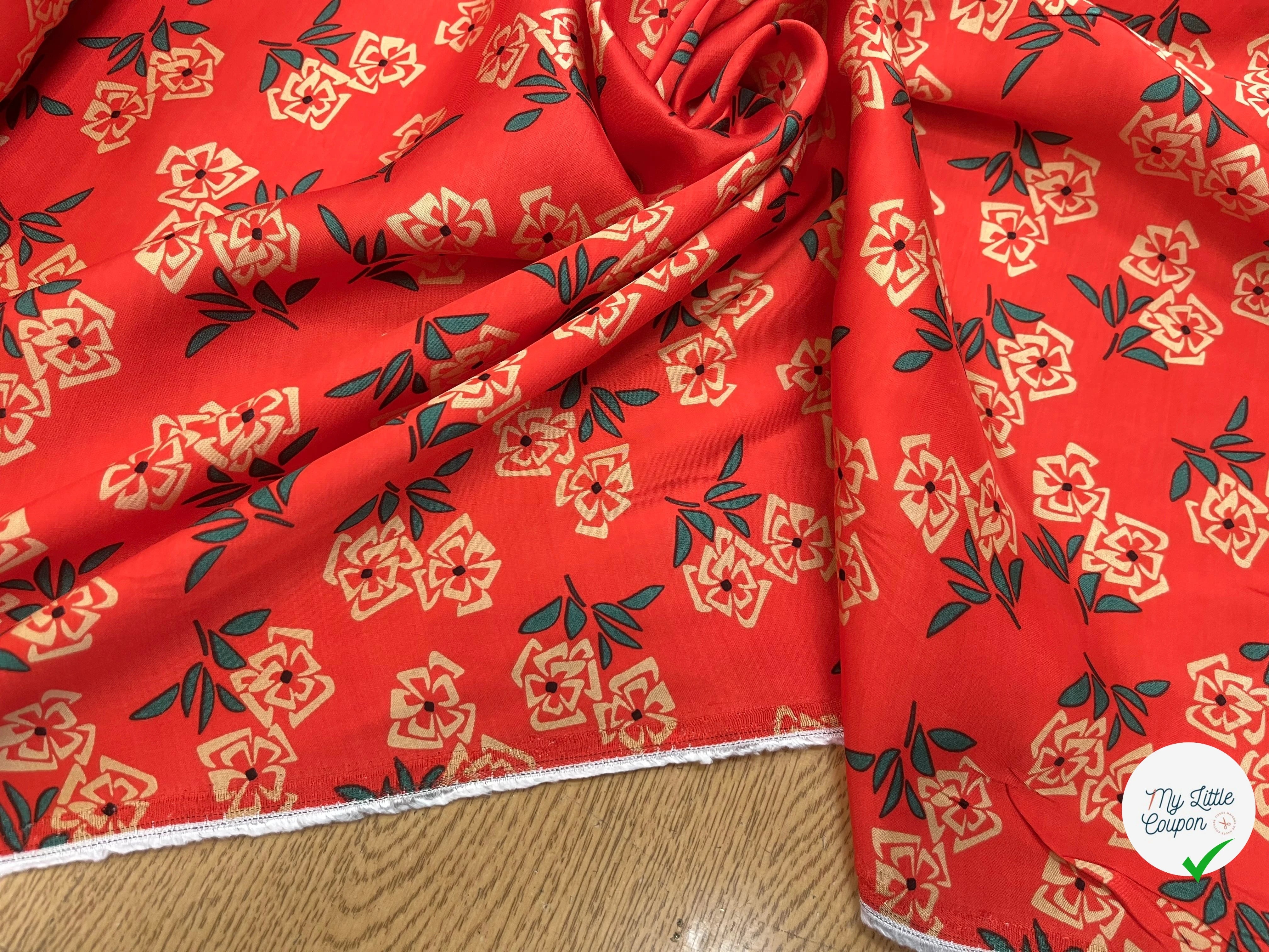 SATIN VISCOSE IMPRIMÉ FLEURS FOND CORAIL SUPER FLUIDE - My Little Coupon