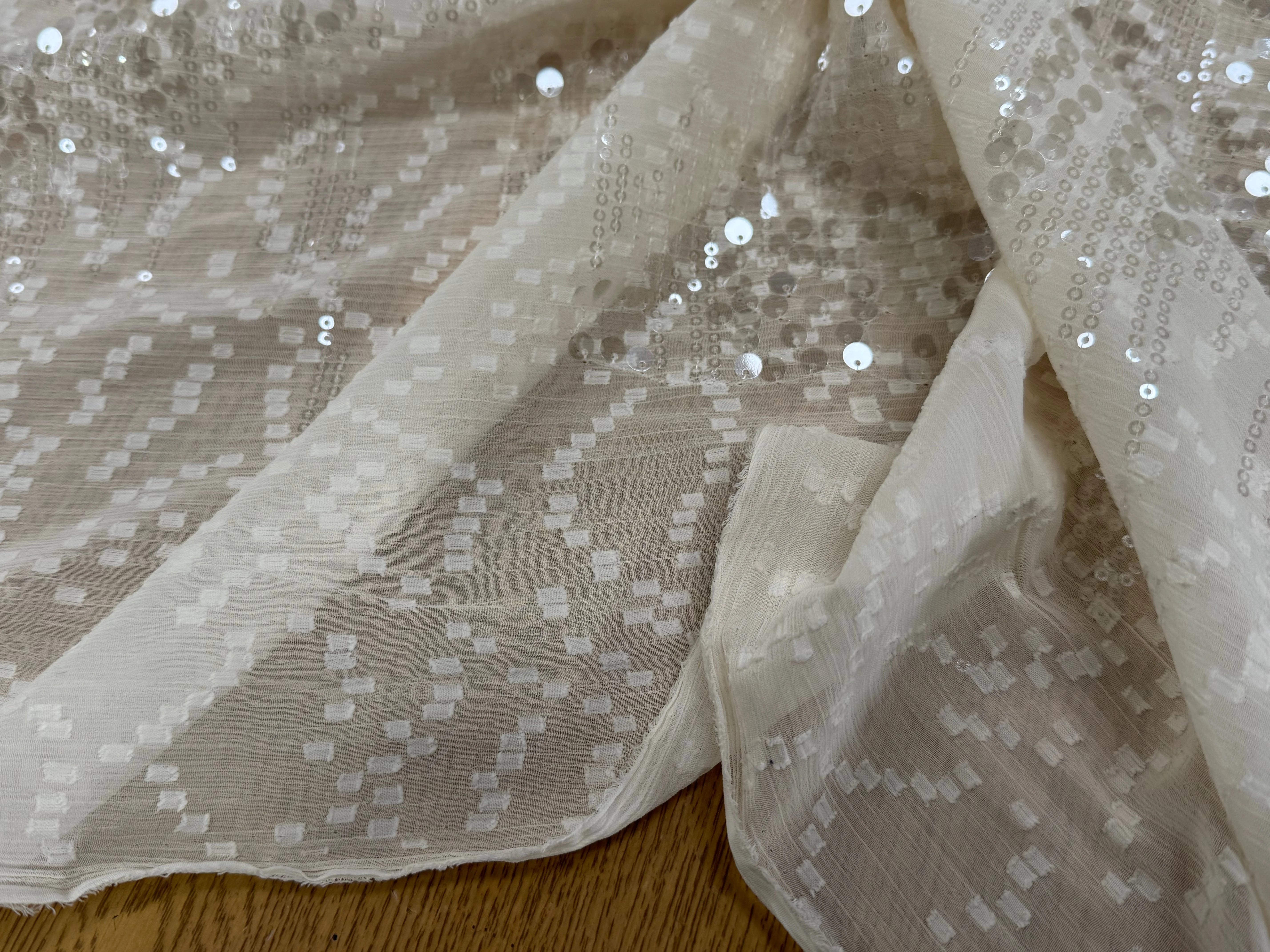 SEQUIN BRODÉ SUR CREPE ÉCRU - My Little Coupon