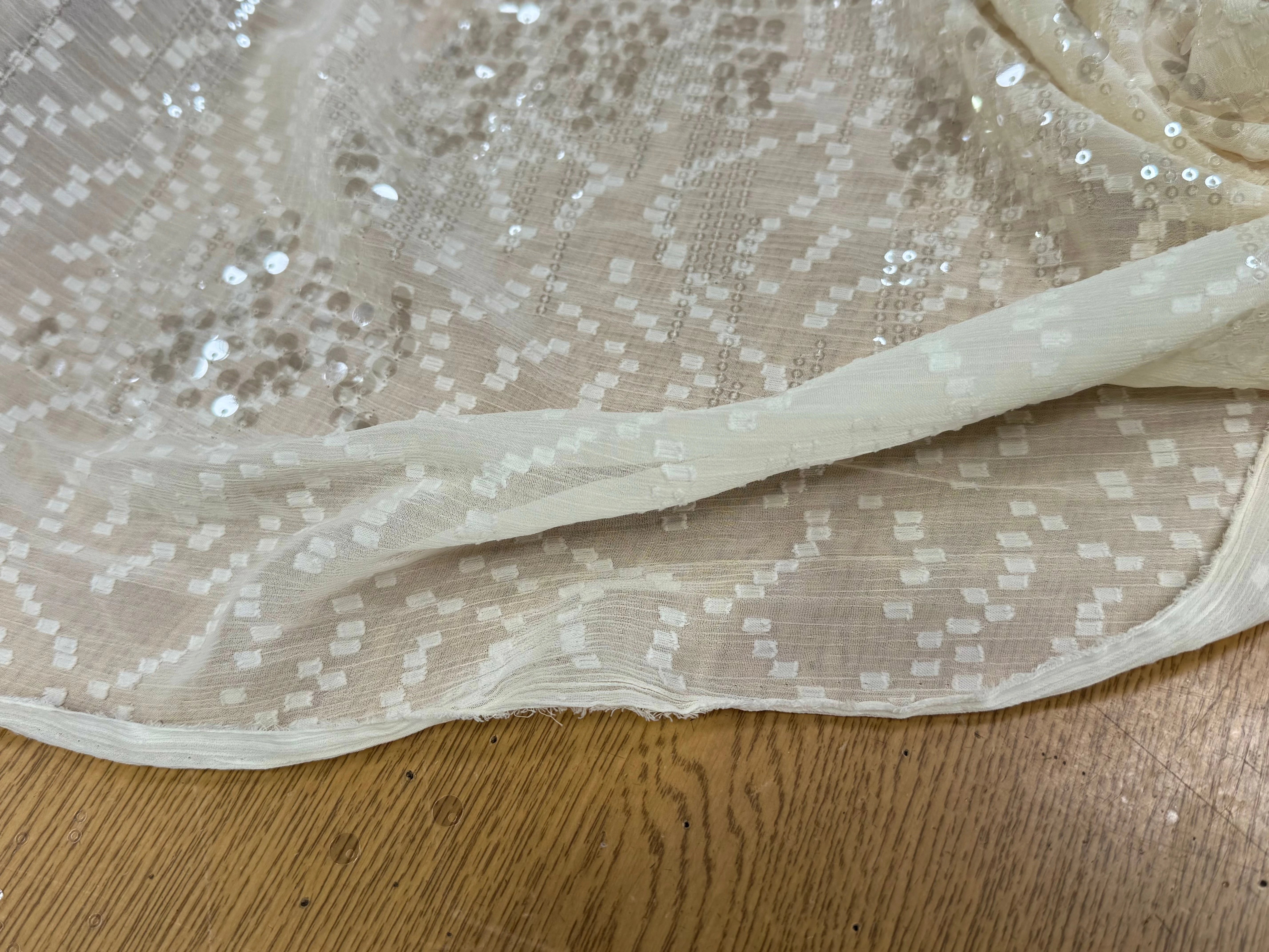 SEQUIN BRODÉ SUR CREPE ÉCRU - My Little Coupon