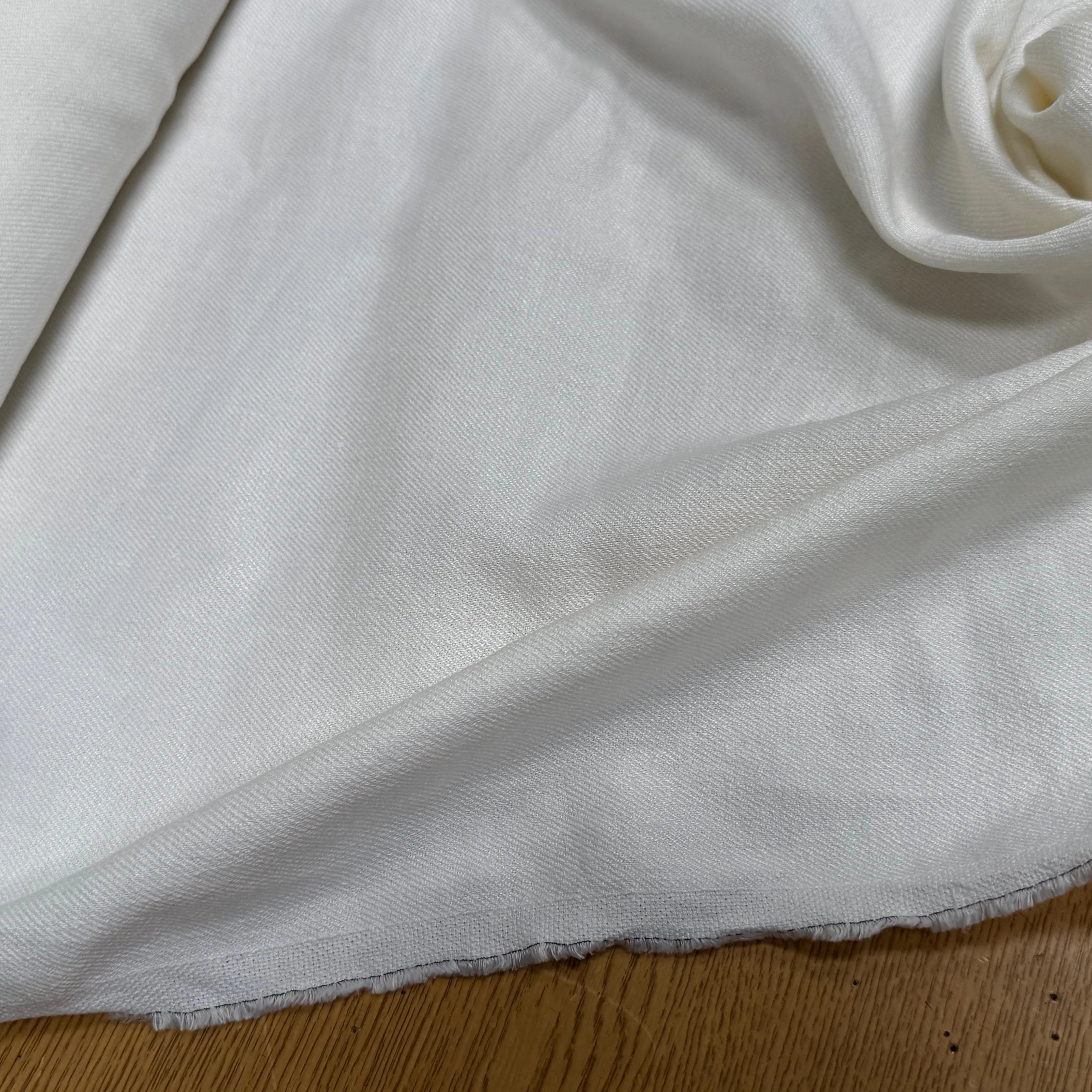 SERGÉ COTON VISCOSE LÉGÈREMENT SATINÉ BLANC CASSÉ - My Little Coupon