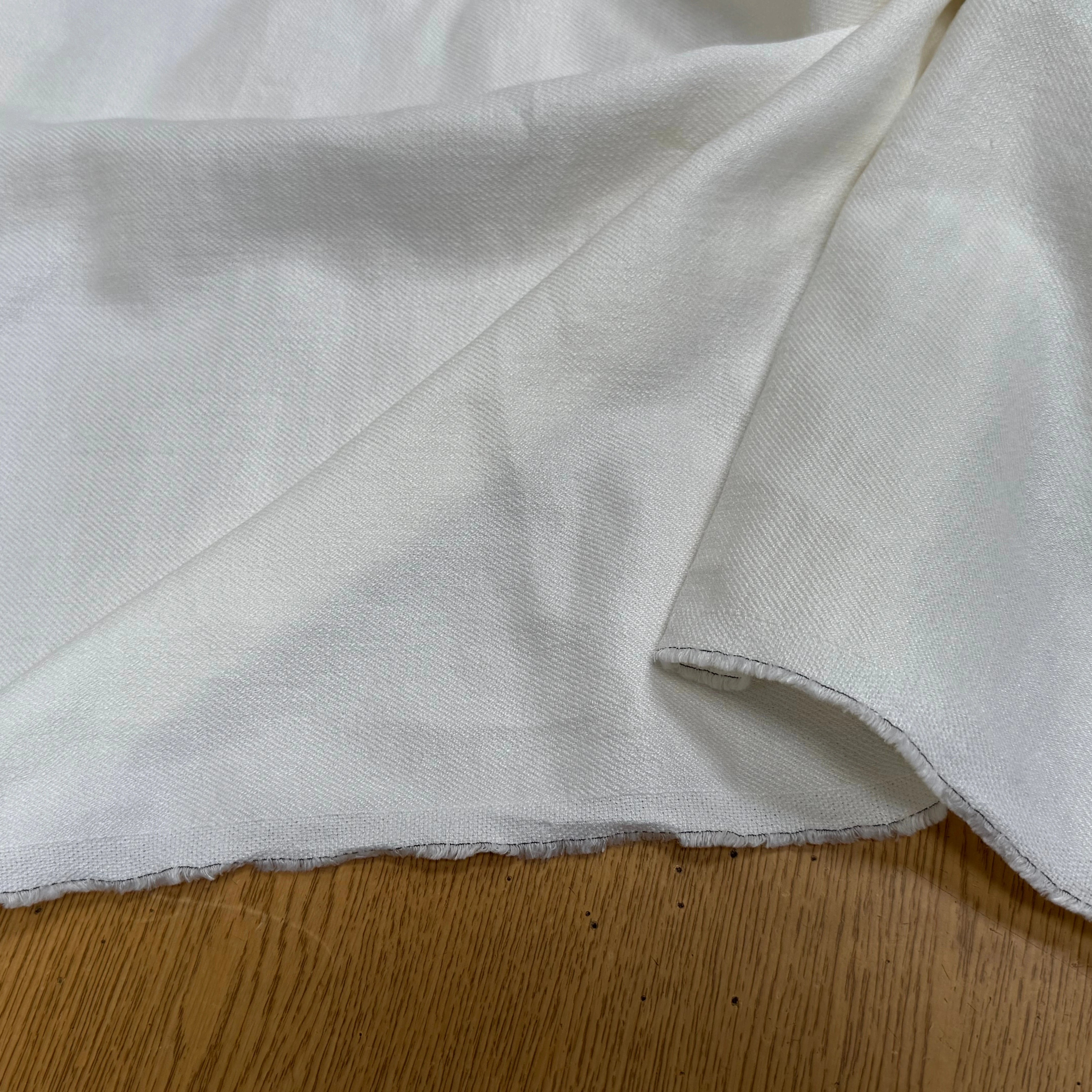 SERGÉ COTON VISCOSE LÉGÈREMENT SATINÉ BLANC CASSÉ - My Little Coupon