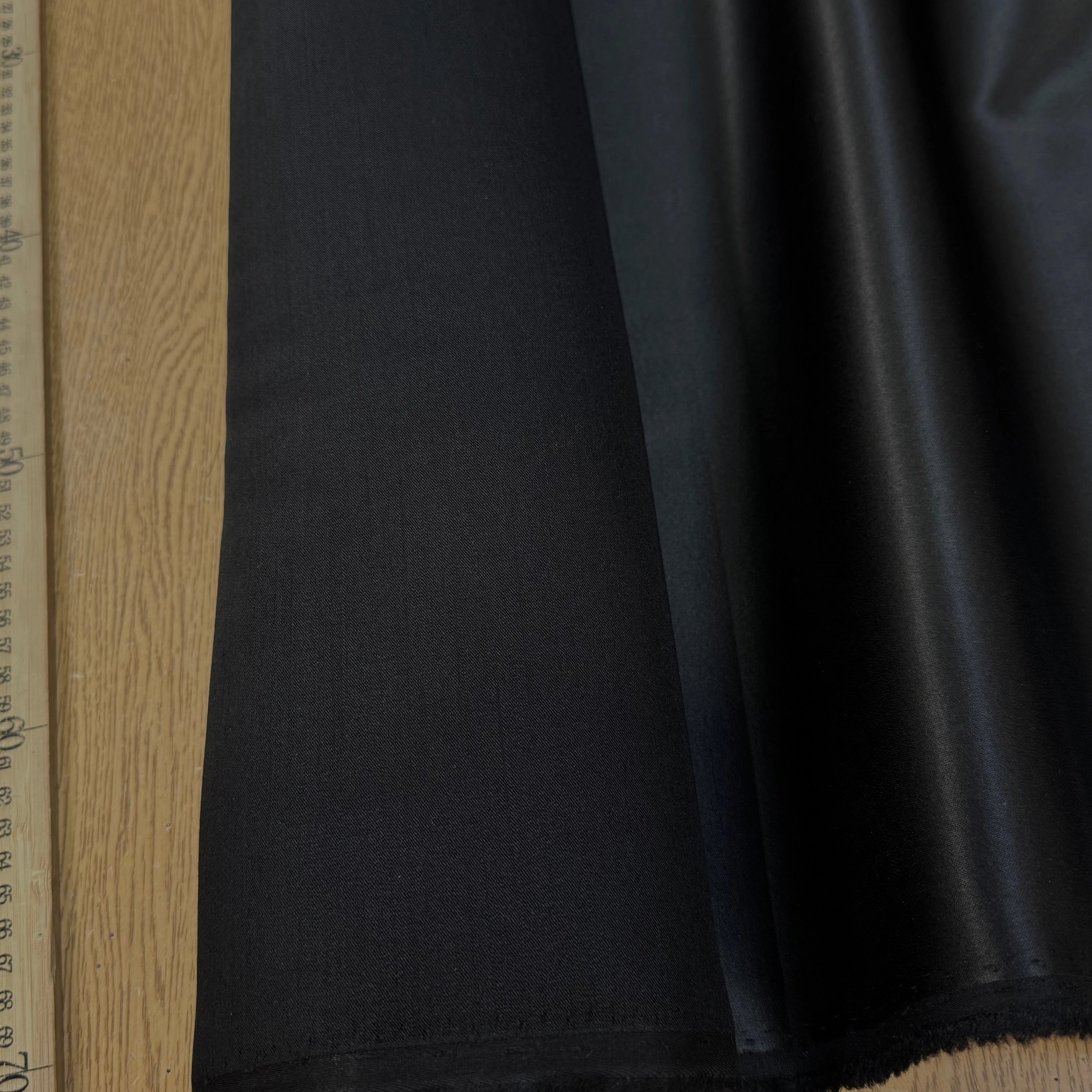 SERGÉ DE LAINE ENVERS SATIN BELLE TENUE NOIR STRETCH - My Little Coupon