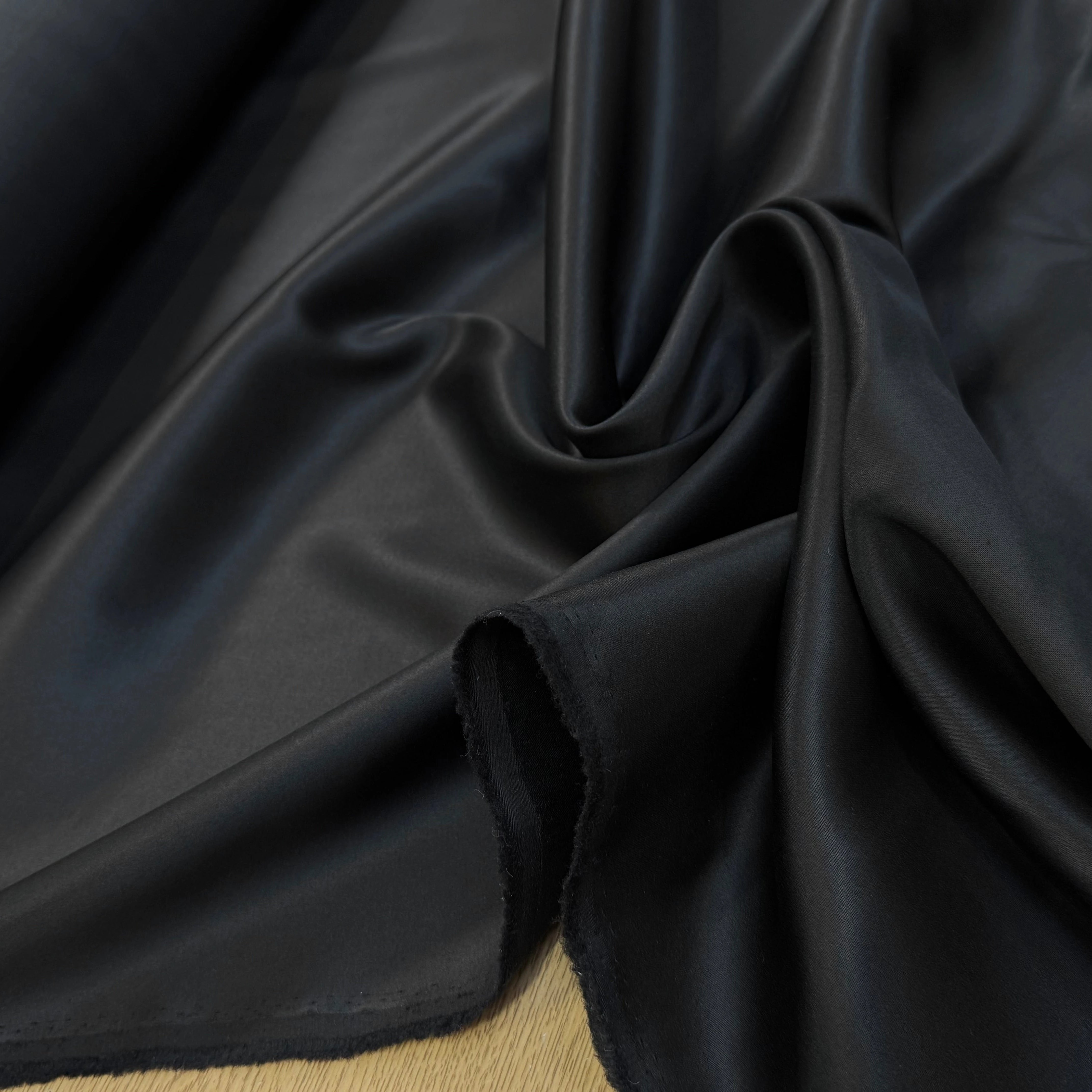 SERGÉ DE LAINE ENVERS SATIN BELLE TENUE NOIR STRETCH - My Little Coupon