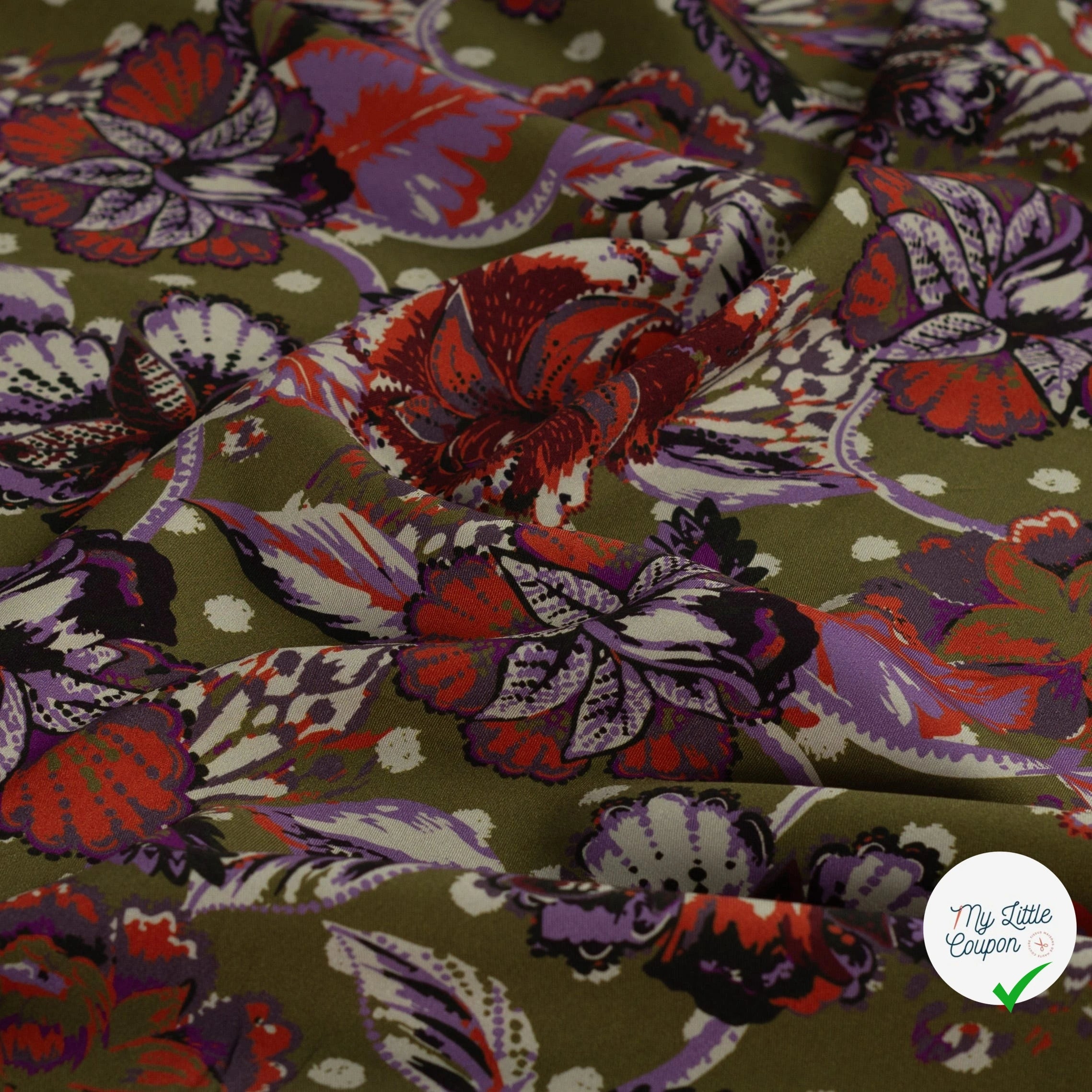 Sergé de viscose EcoVero cachemire fleuri kaki - mise en situation