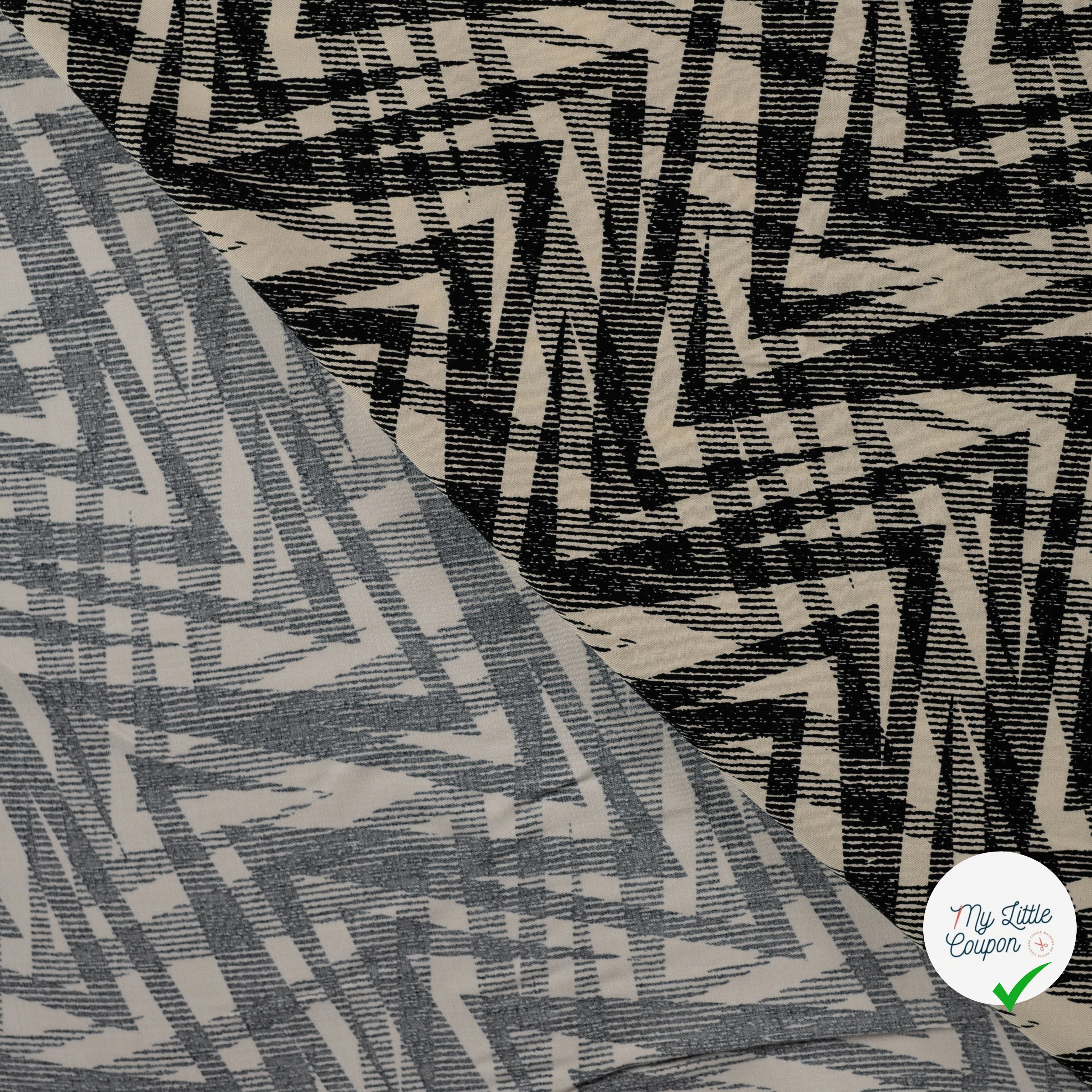 Sergé de viscose EcoVero zigzag sable - détail du motif