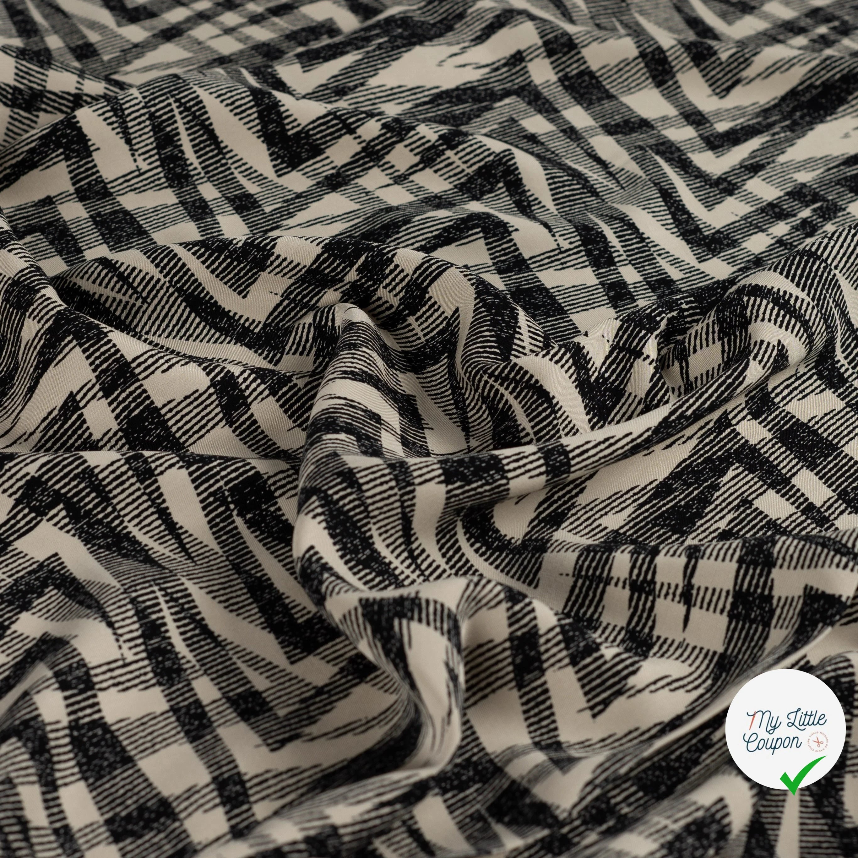 Sergé de viscose EcoVero zigzag sable - mise en situation