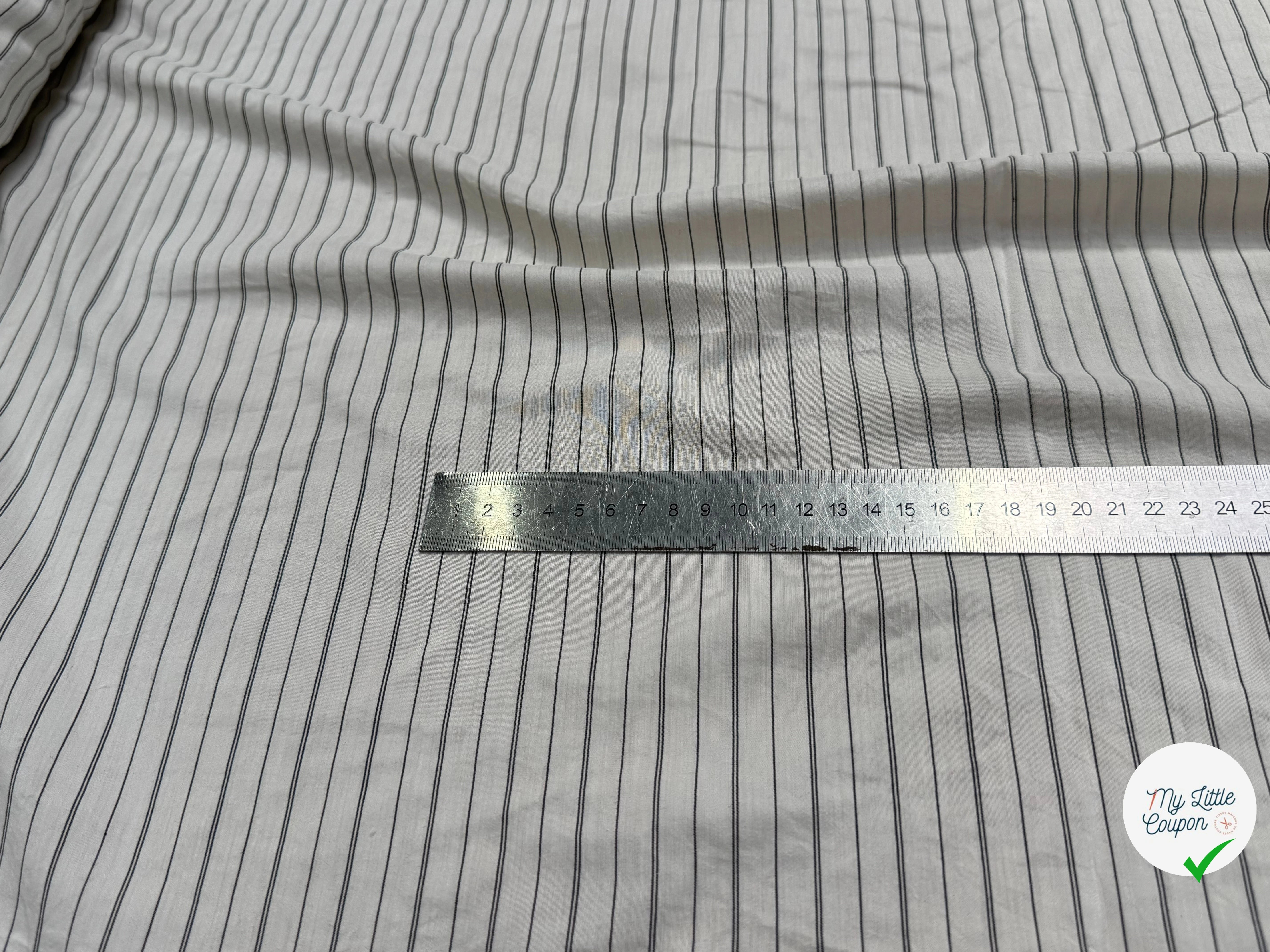 SOIE FLUIDE RAYURES NOIRES SUR FOND ÉCRU - My Little Coupon