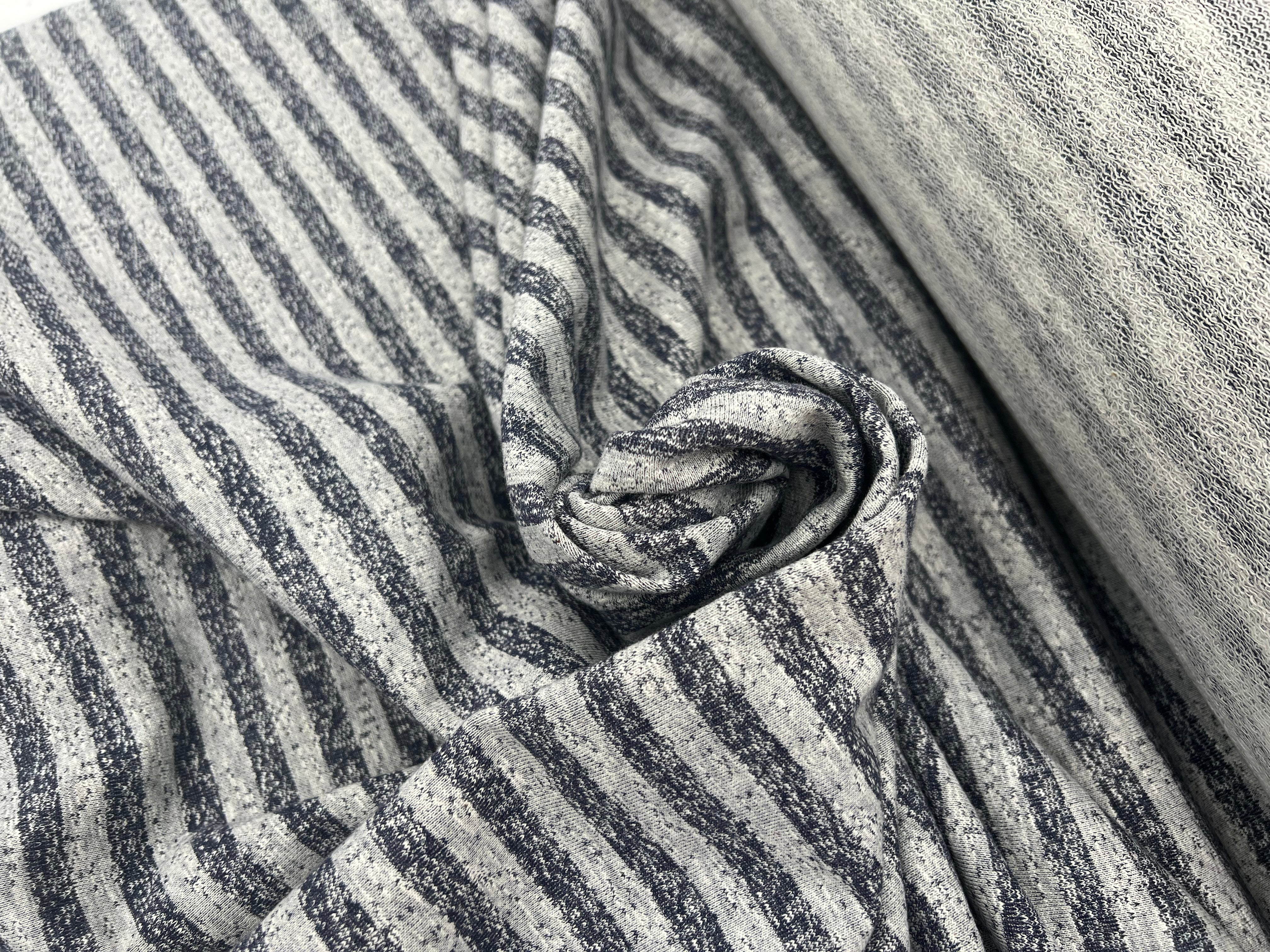 SWEAT MOLLETON NON GRATTÉ RAYURES FANTAISIE INDIGO SUR GRIS MSO