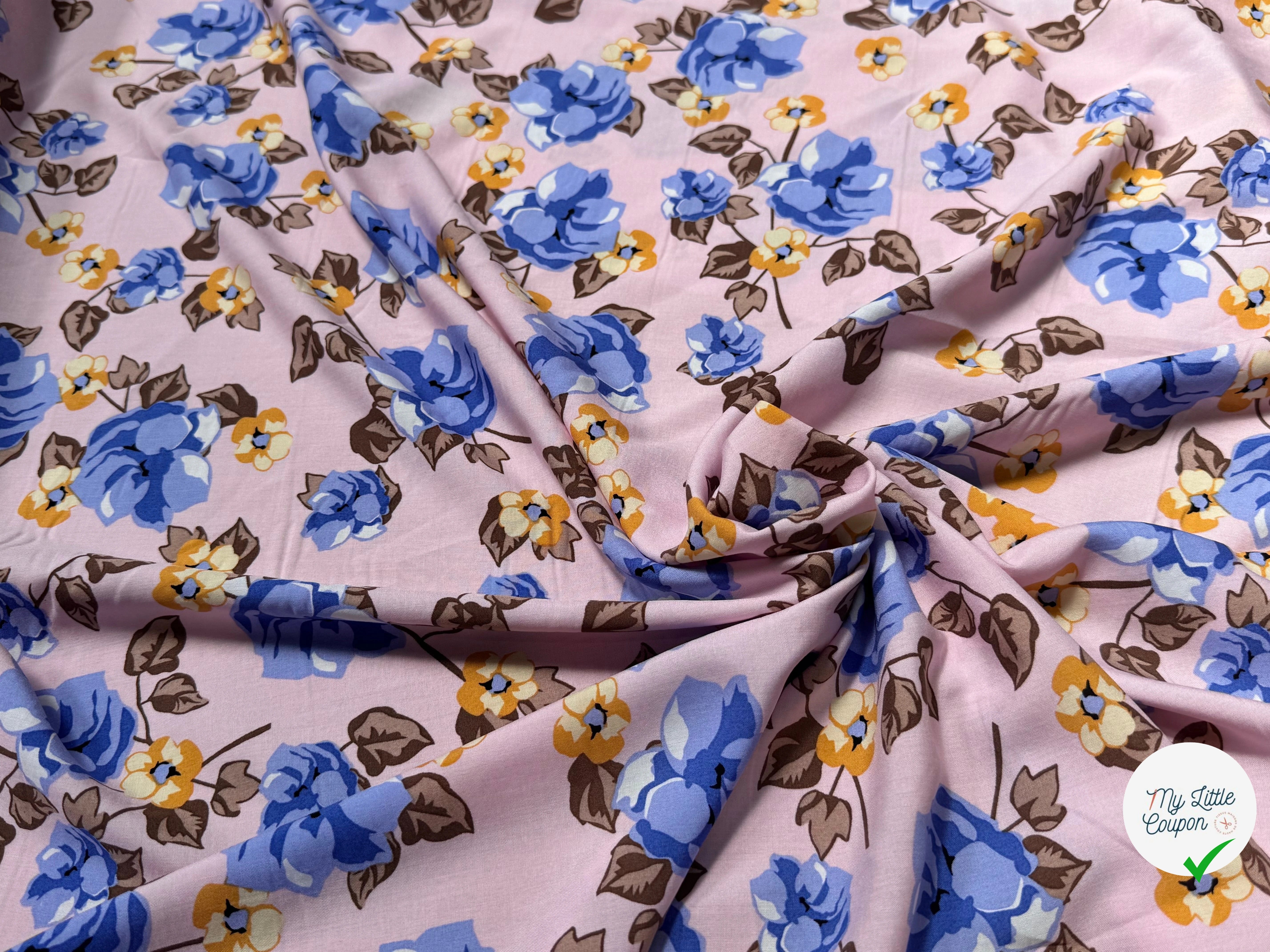 TISSU 100% VISCOSE IMPRIMÉ BRANCHES À FLEURS FOND ROSE - My Little Coupon