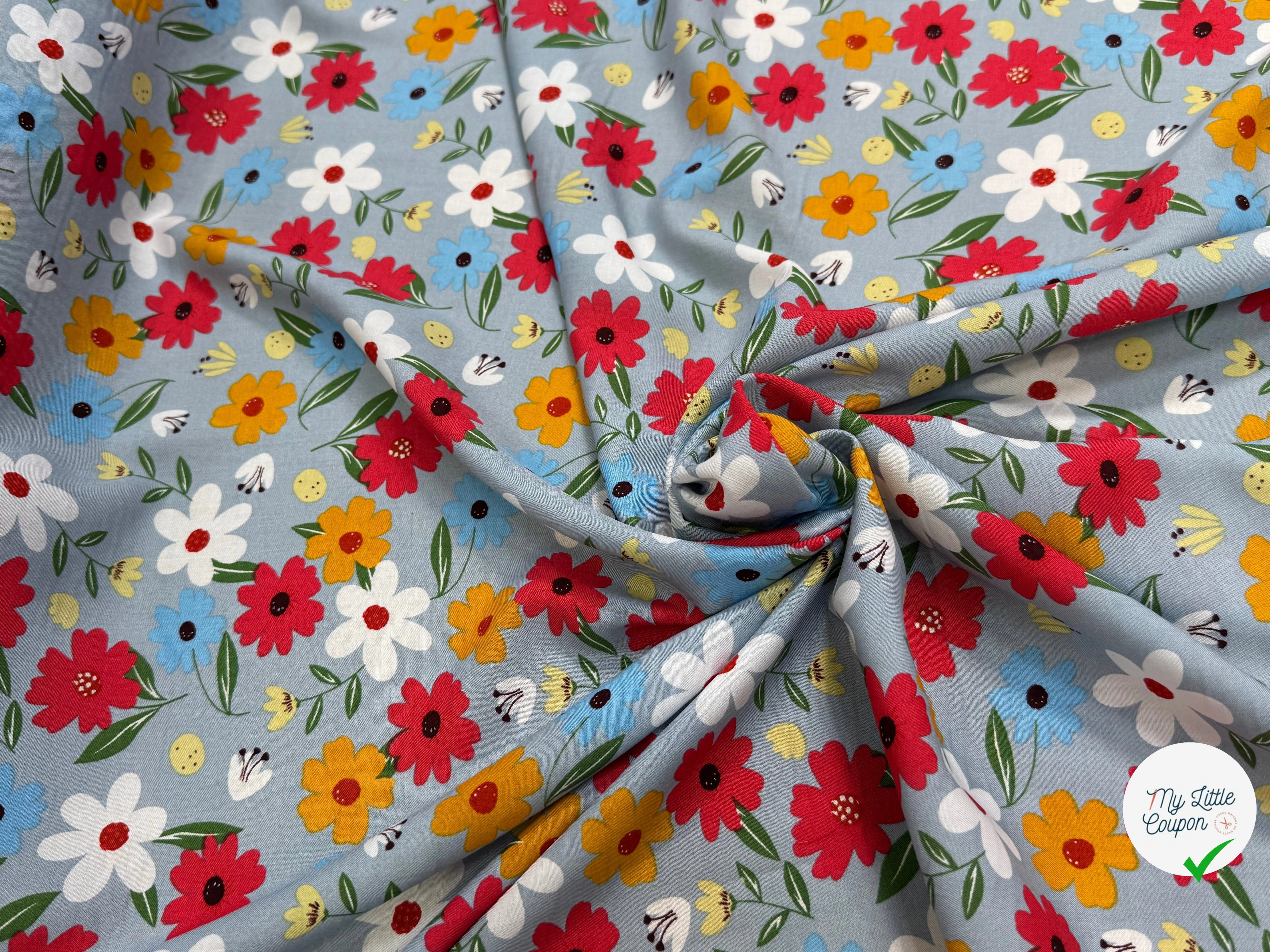 TISSU 100% VISCOSE IMPRIMÉ JOLIES FLEURS FOND GRIS BLEUTÉ - My Little Coupon