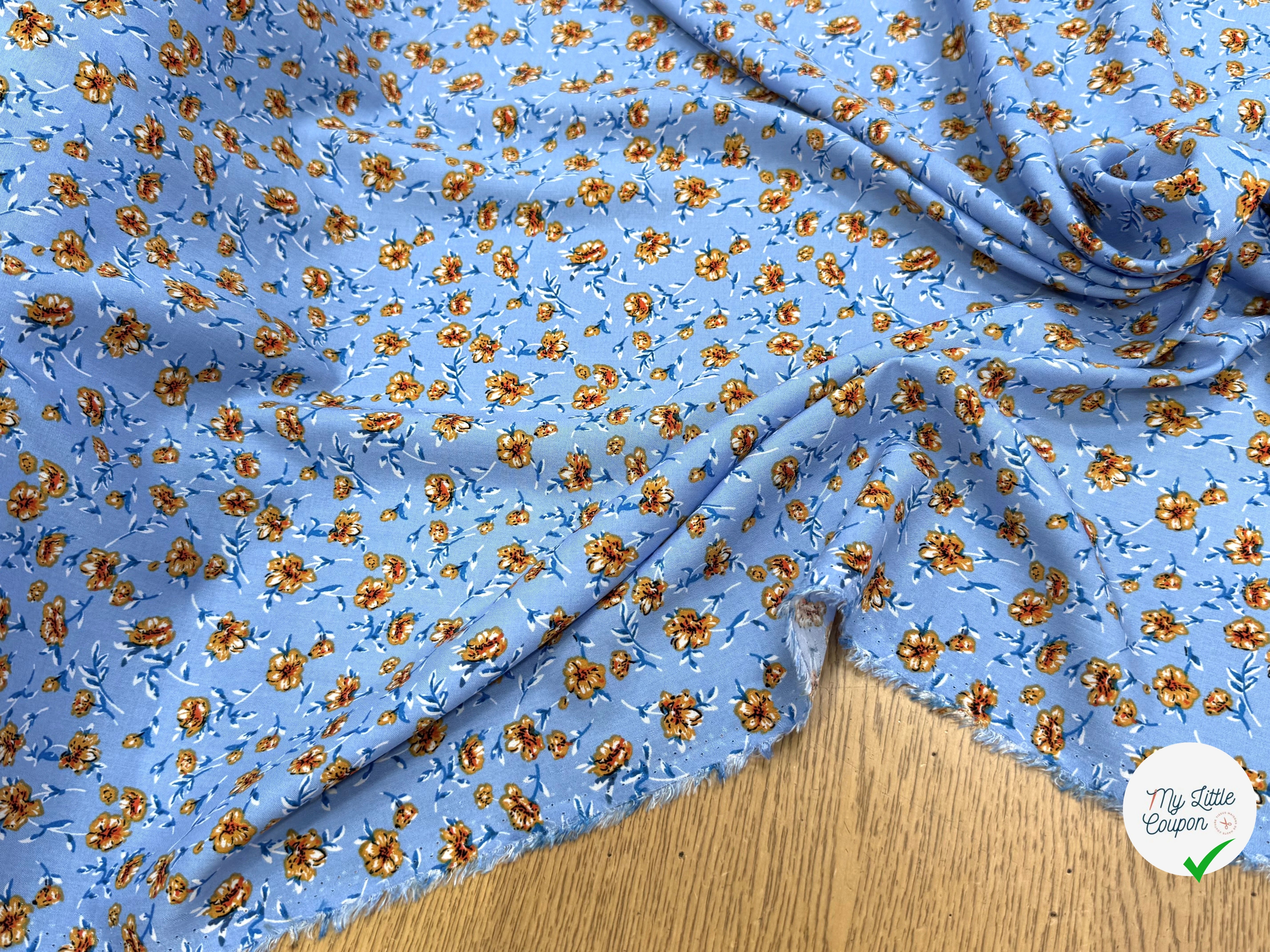 TISSU 100% VISCOSE IMPRIMÉ MINI FLEURS FOND BLEU CIEL - My Little Coupon