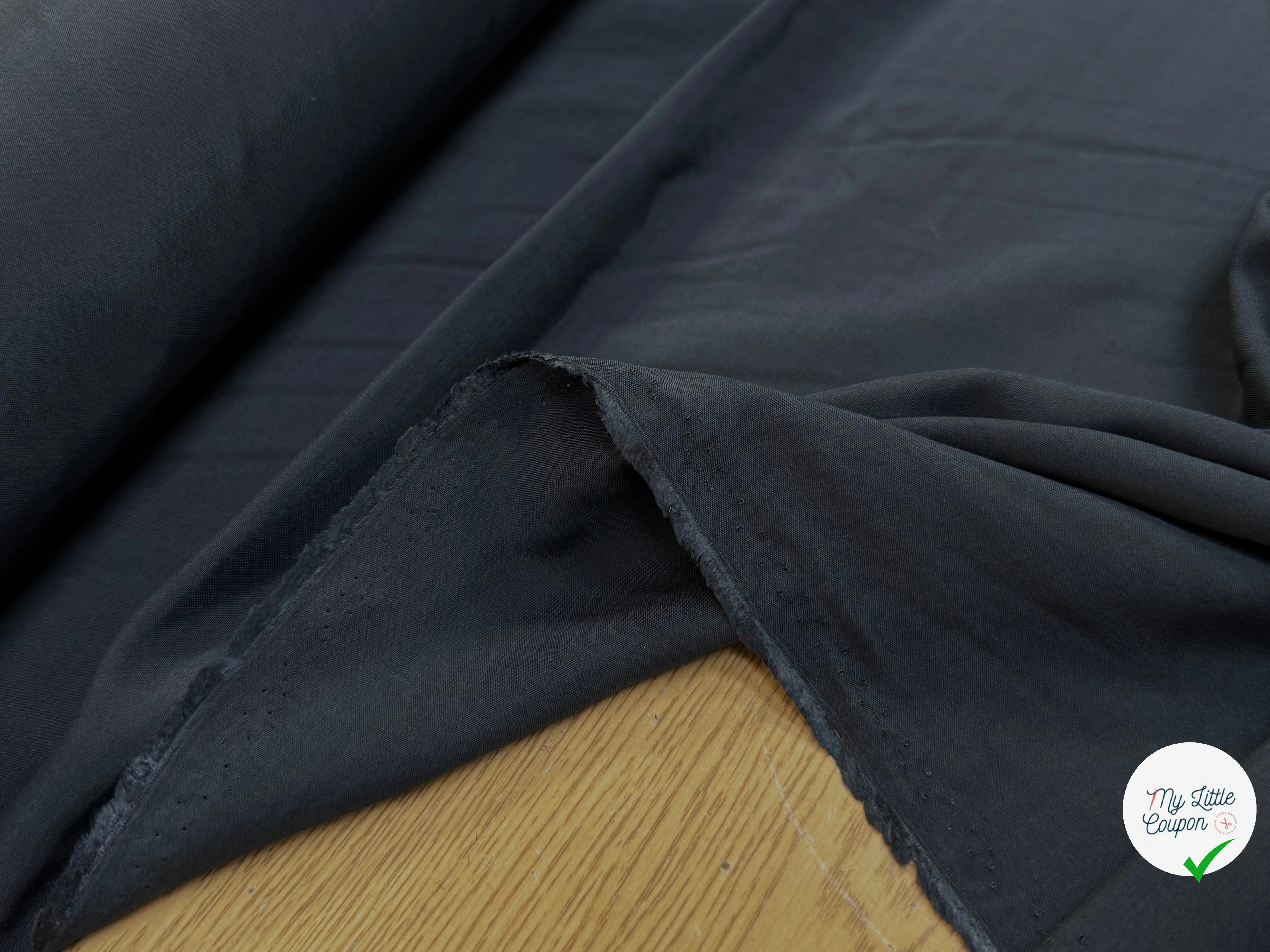TISSU COTON FLUIDE ET DOUX NOIR 80% COTON LÉGÈREMENT SATINÉ - My Little Coupon