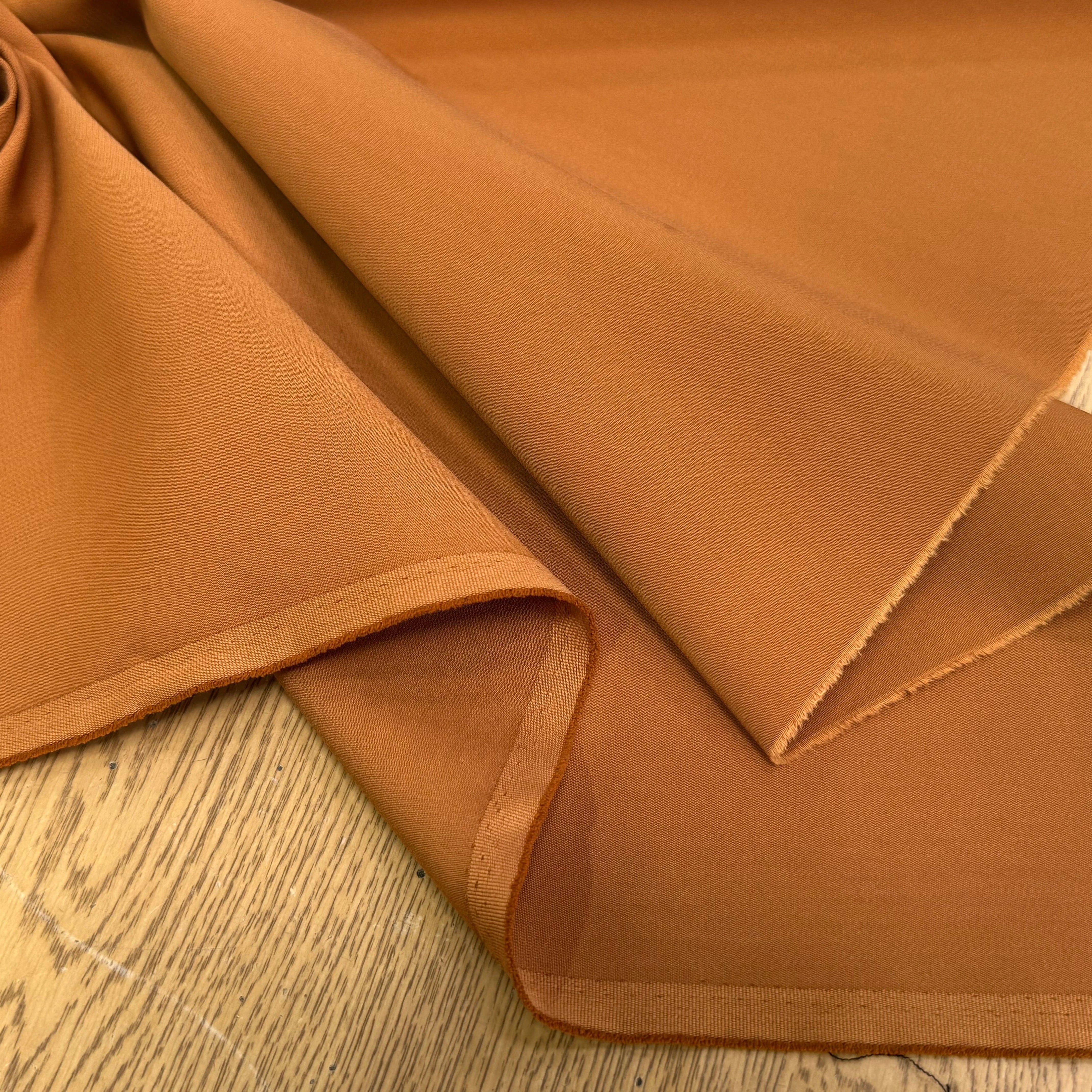 TISSU COTON POLYAMIDE ULTRA STRETCH ASPECT PEACHSKIN CARAMEL 61% COTON - My Little Coupon