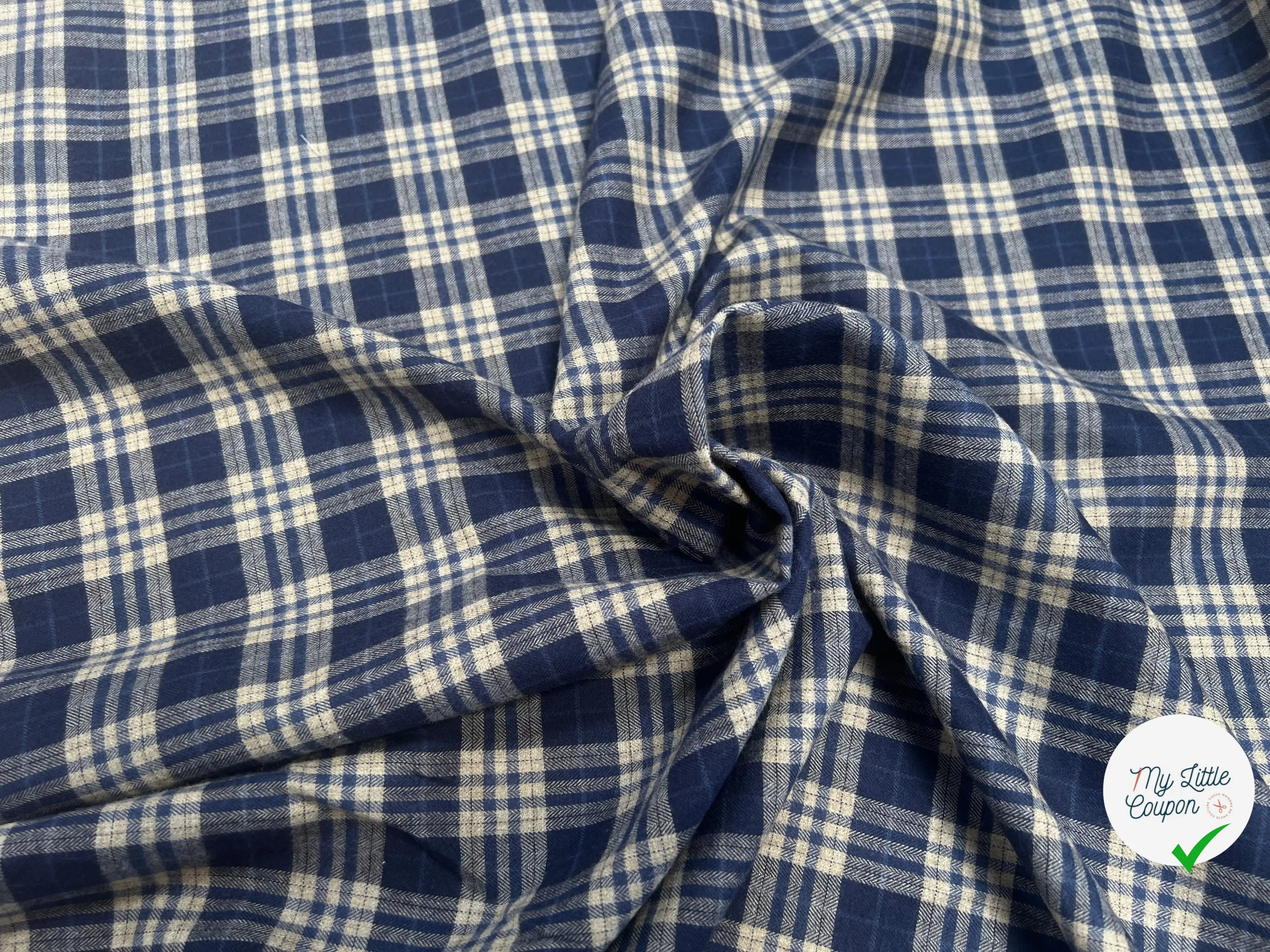 TISSU COTON TRAPPEUR A CARREAUX & CHEVRONS BLEU MARINE ET CRÈME - My Little Coupon