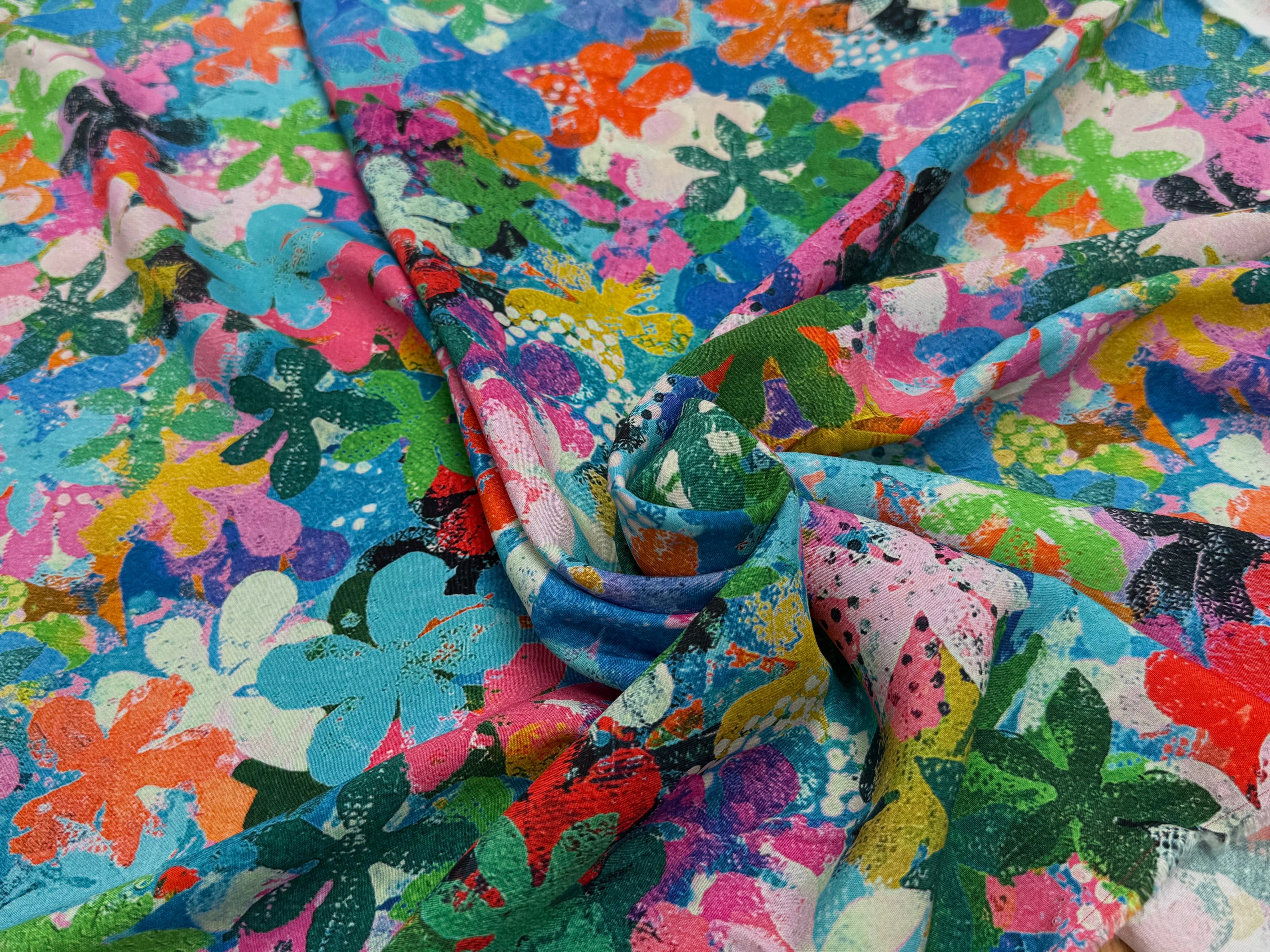 TISSU CRÊPE DE VISCOSE IMPRIMÉ FLORAL MULTICOLORE FANTASY POP - My Little Coupon