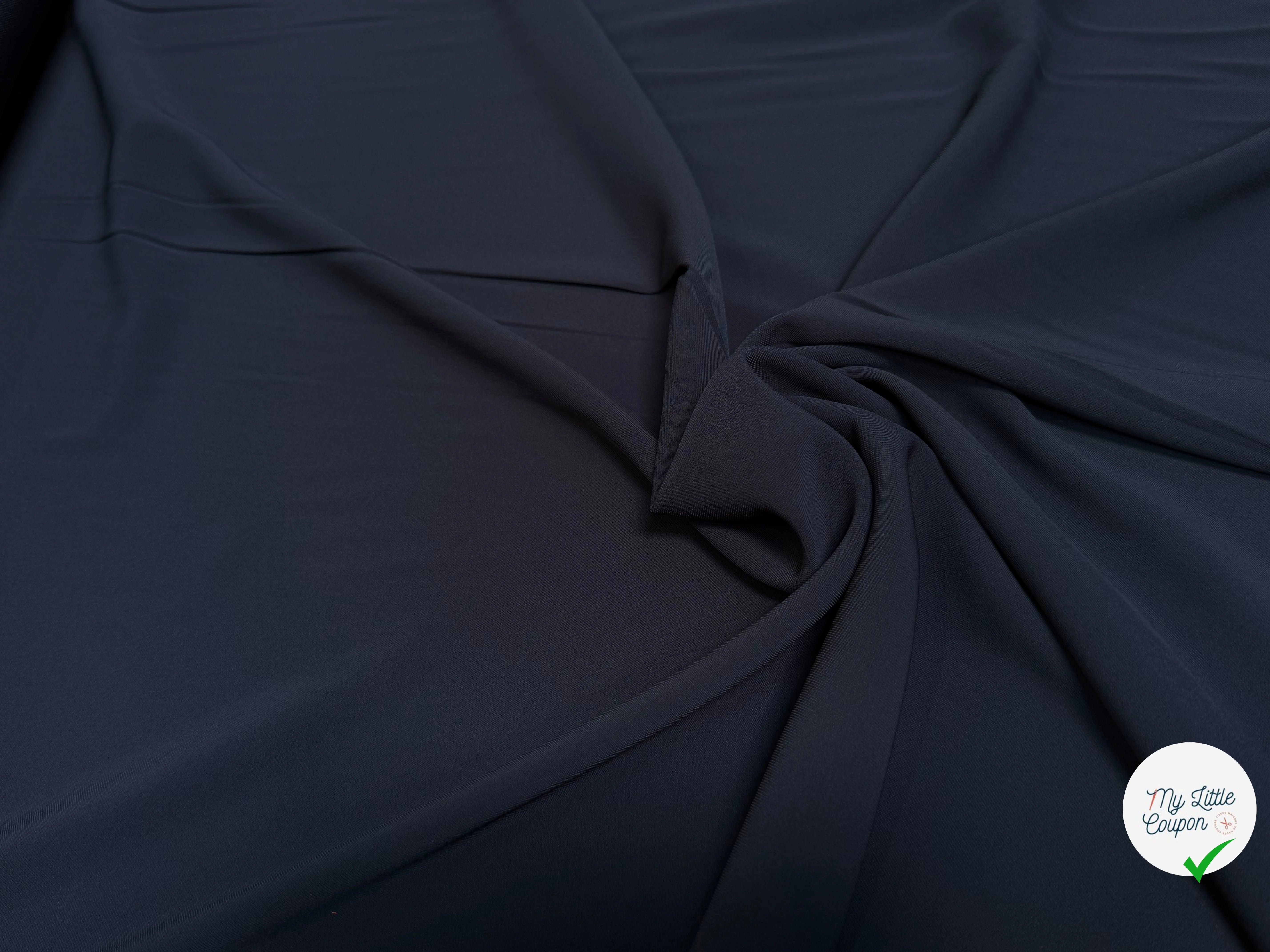 TISSU FINEMENT SERGÉ FLUIDE STRETCH BLEU CARBONE - My Little Coupon
