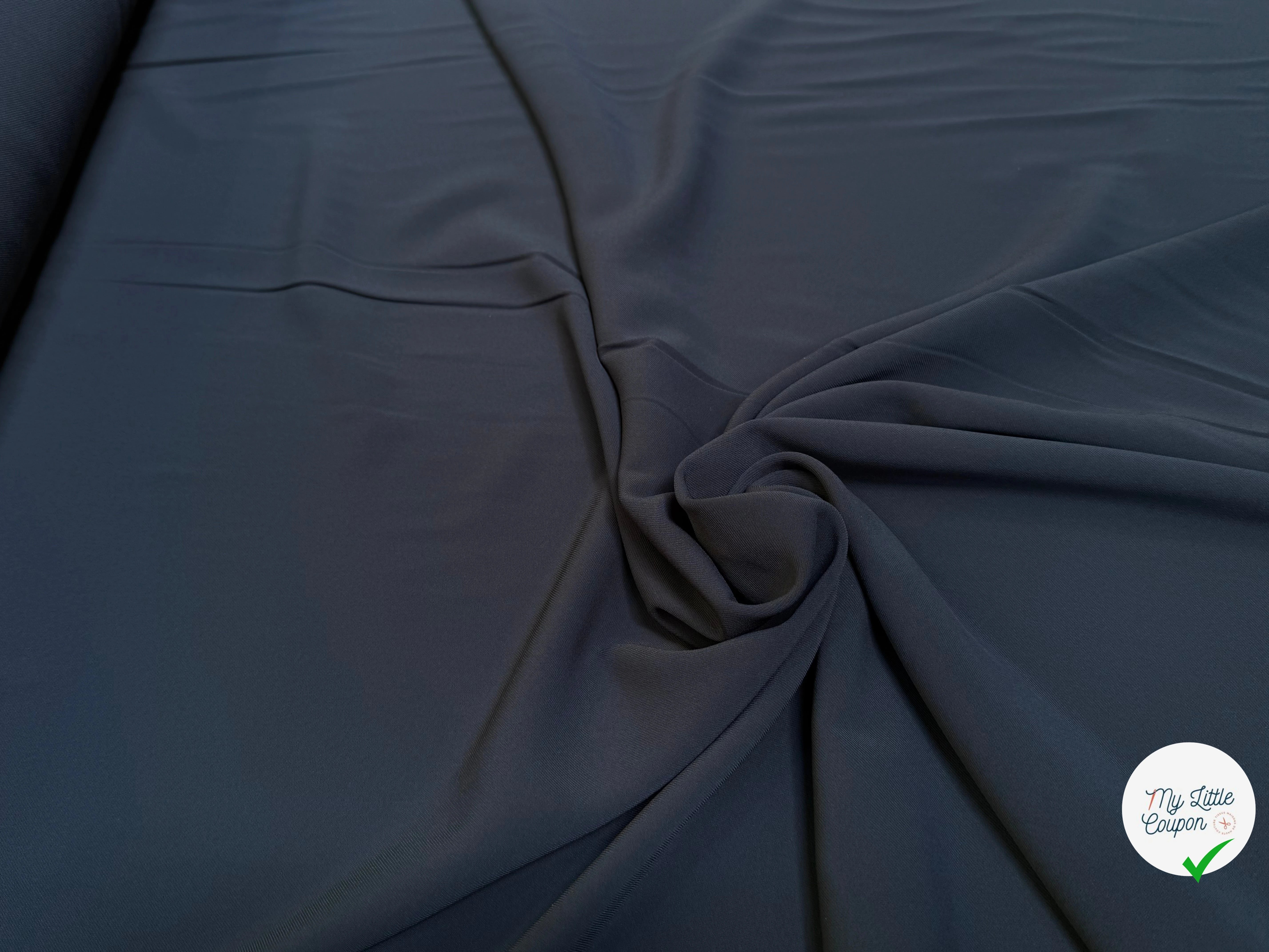 TISSU FINEMENT SERGÉ FLUIDE STRETCH BLEU CARBONE - My Little Coupon