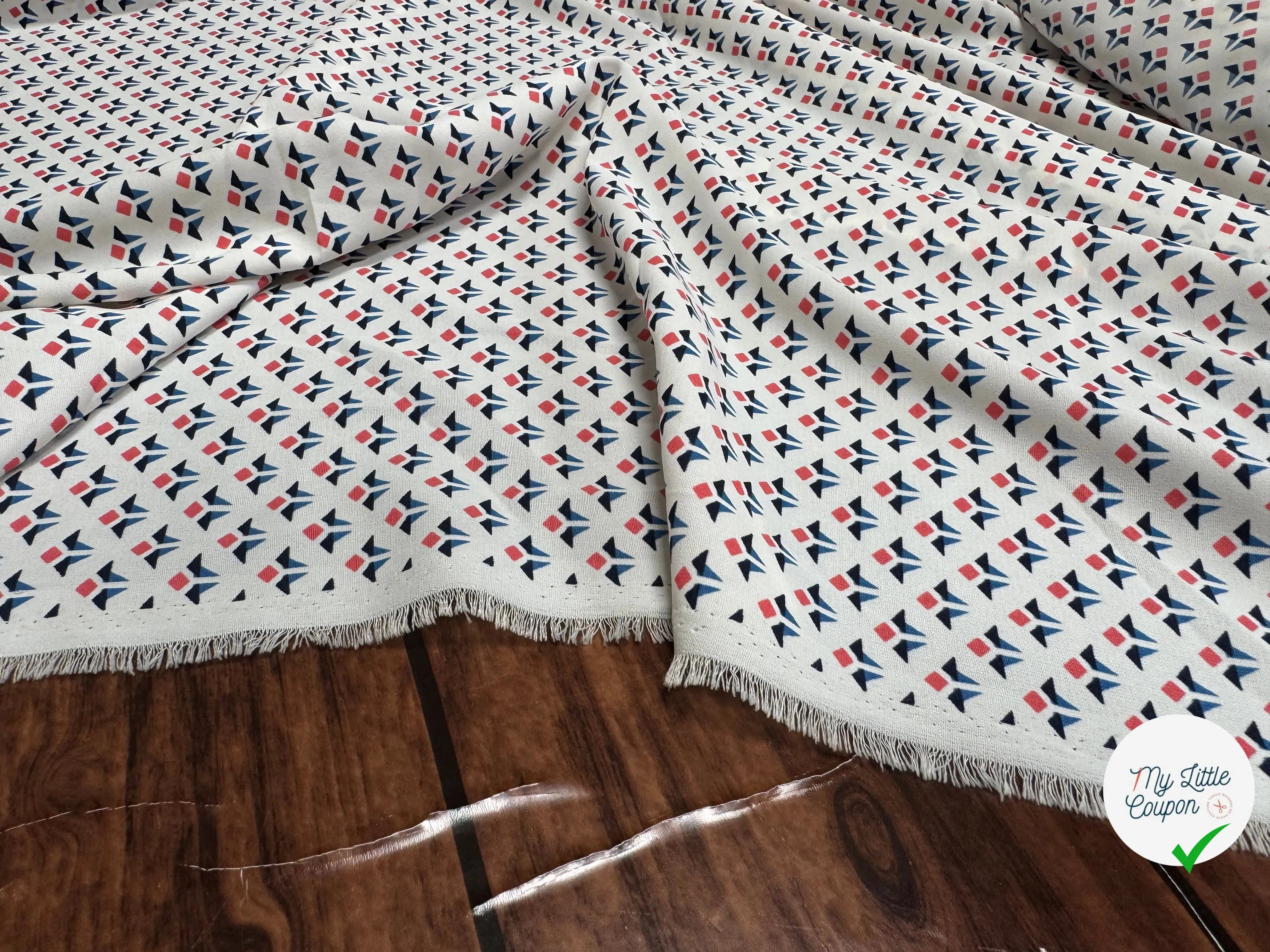 TISSU FLUIDE BLANC A MOTIFS GÉOMÉTRIQUES - My Little Coupon