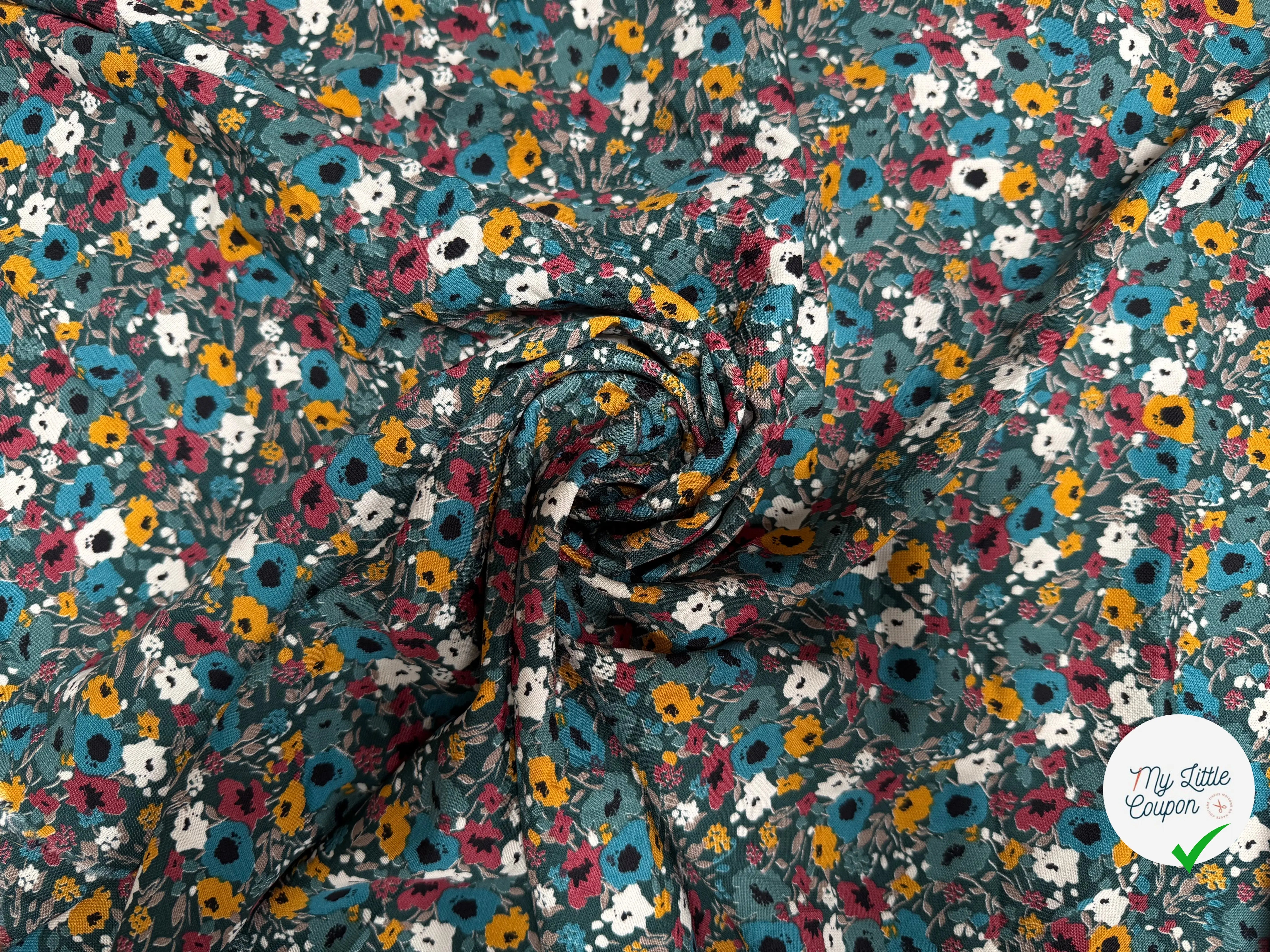 TISSU FLUIDE MOTIF LIBERTY SUR FOND BLEU CIEL - My Little Coupon