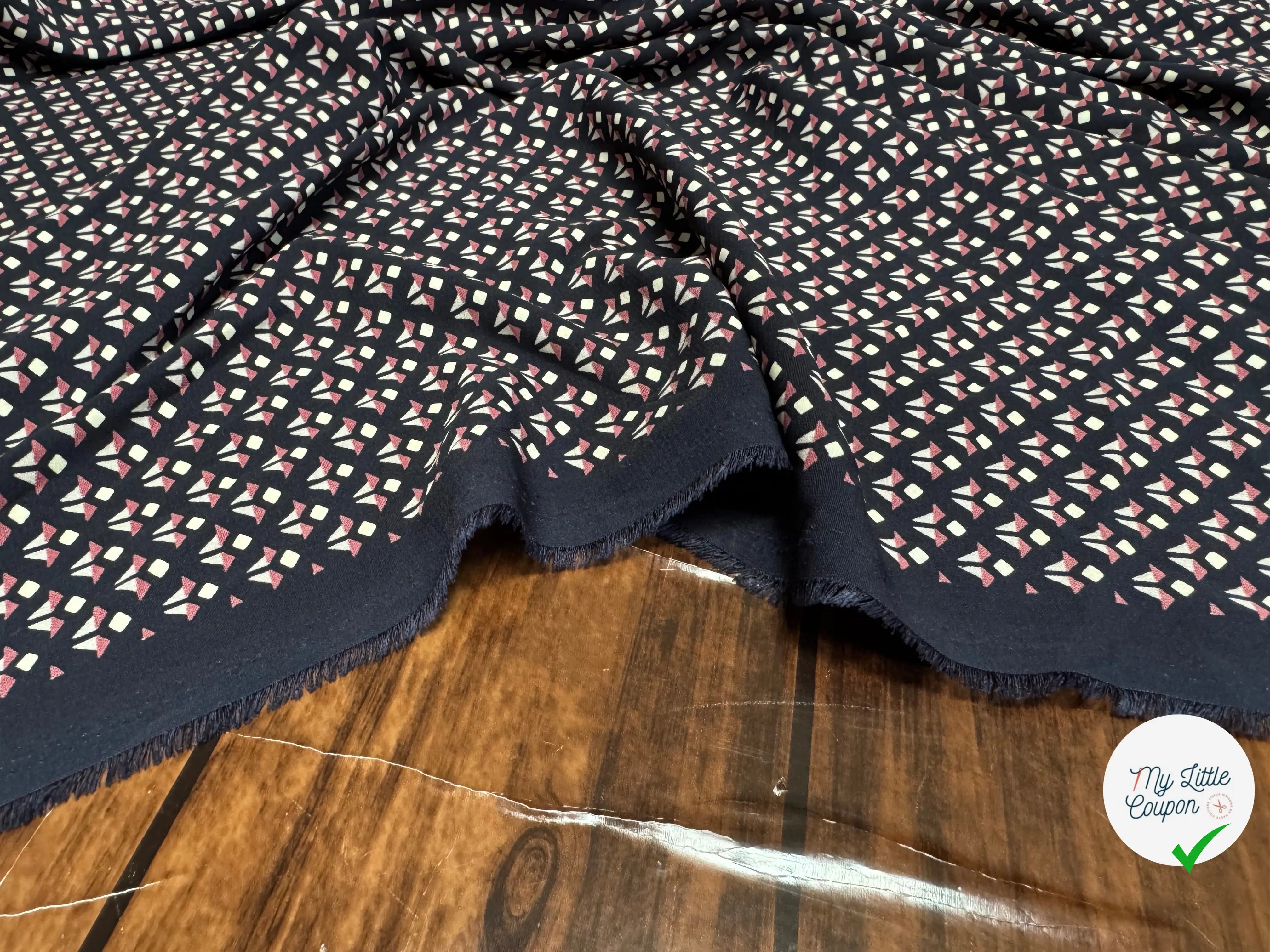TISSU FLUIDE NAVY A MOTIFS GÉOMÉTRIQUES - My Little Coupon