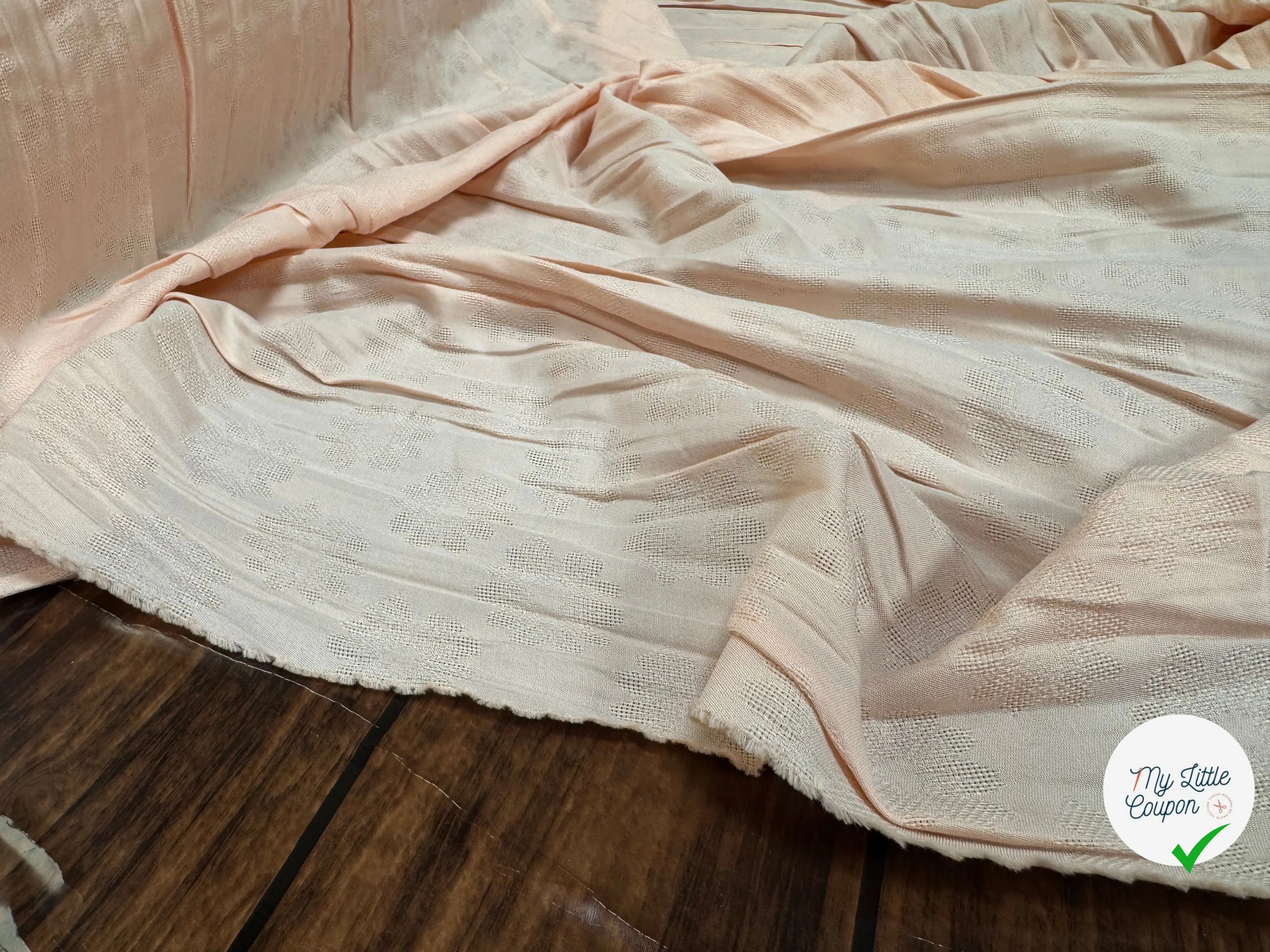 TISSU FLUIDE POLYCOTON MOTIF FLEUR ROSE PALE - My Little Coupon