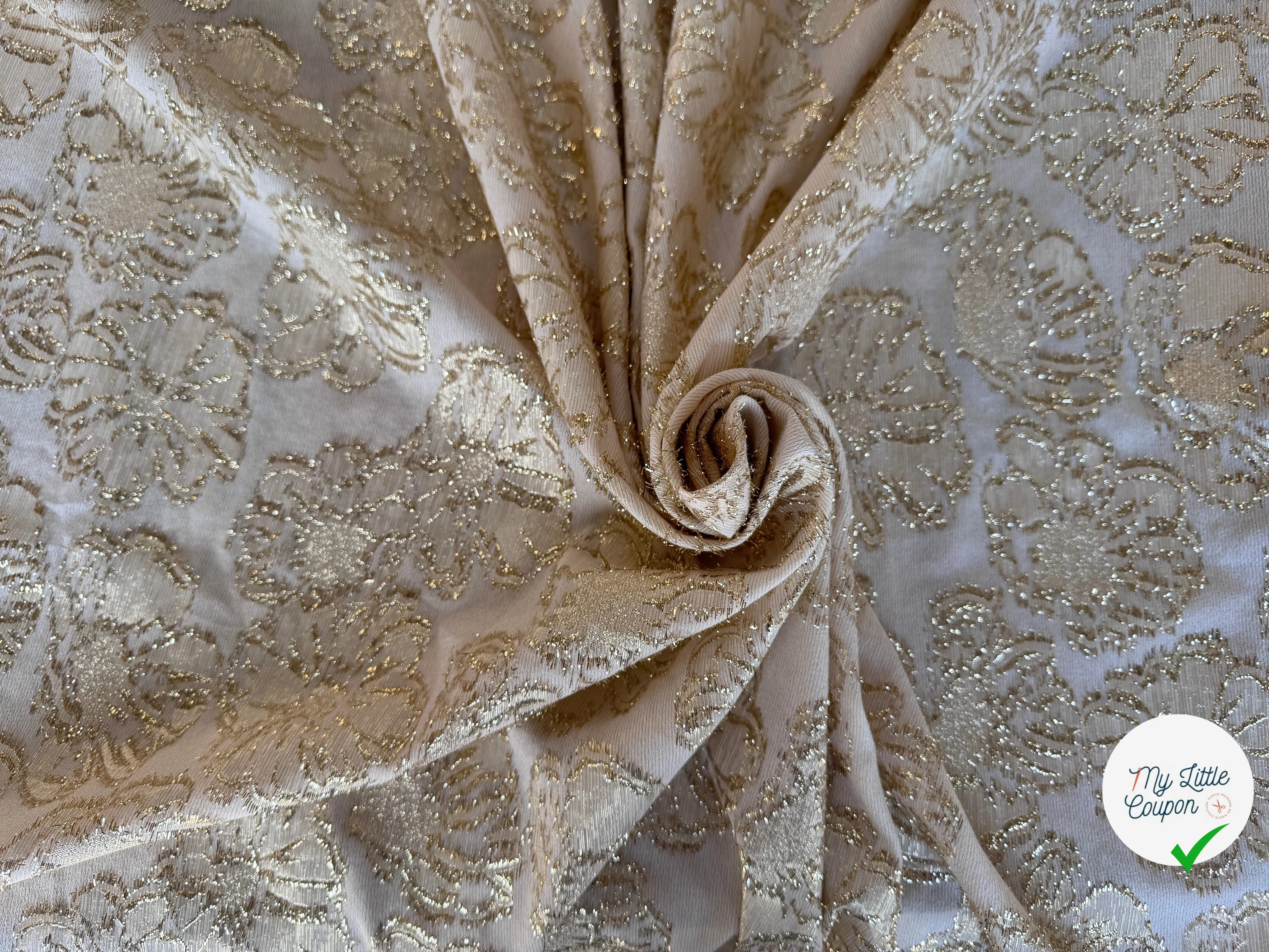 TISSU JACQUARD DE FLEURS DORÉES - My Little Coupon