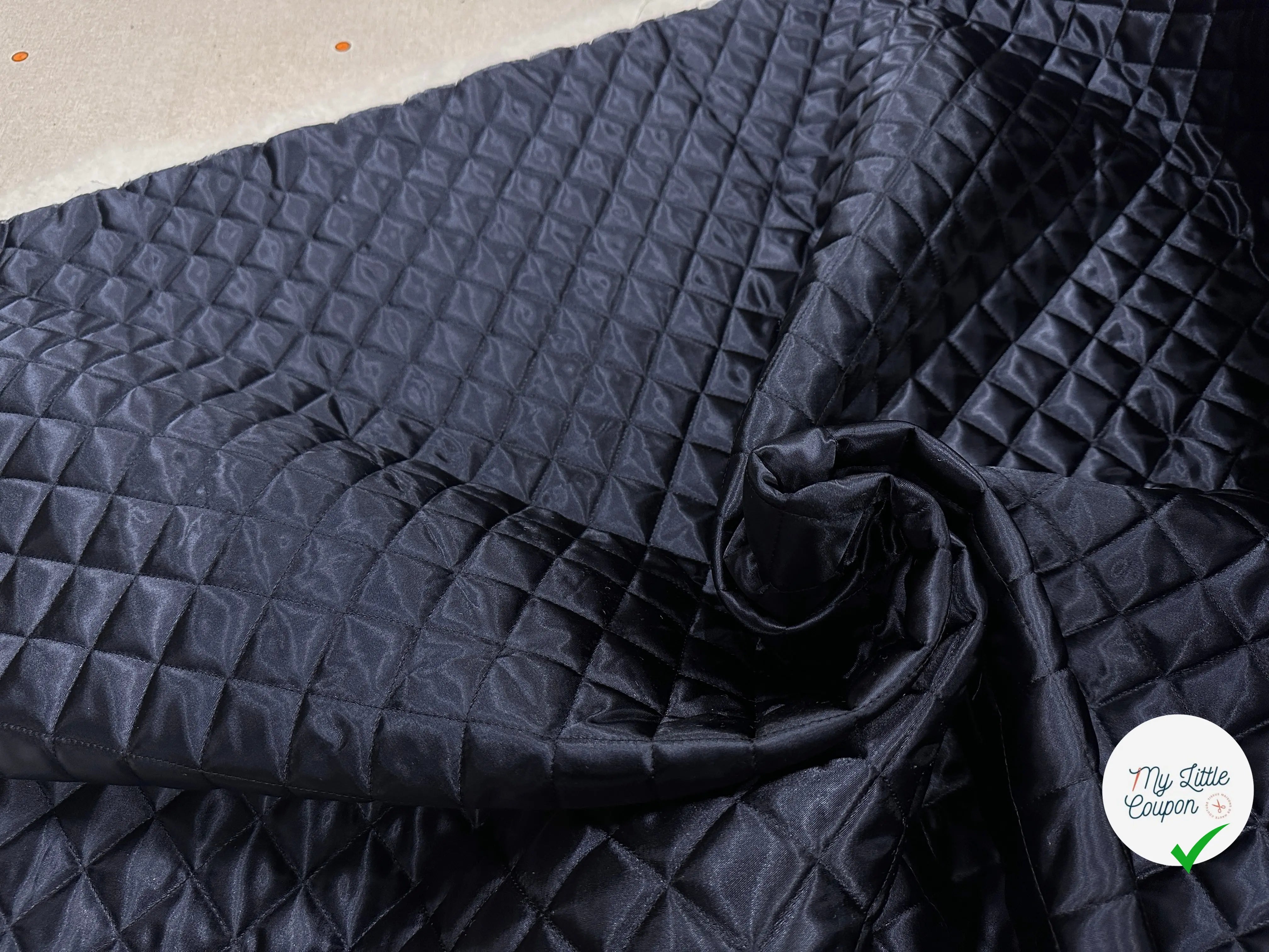 TISSU MATELASSÉ BLEU MARINE DOUDOUNE DOUBLE FACE CHIC MATELASSAGE FRANÇAIS MLC INTERN