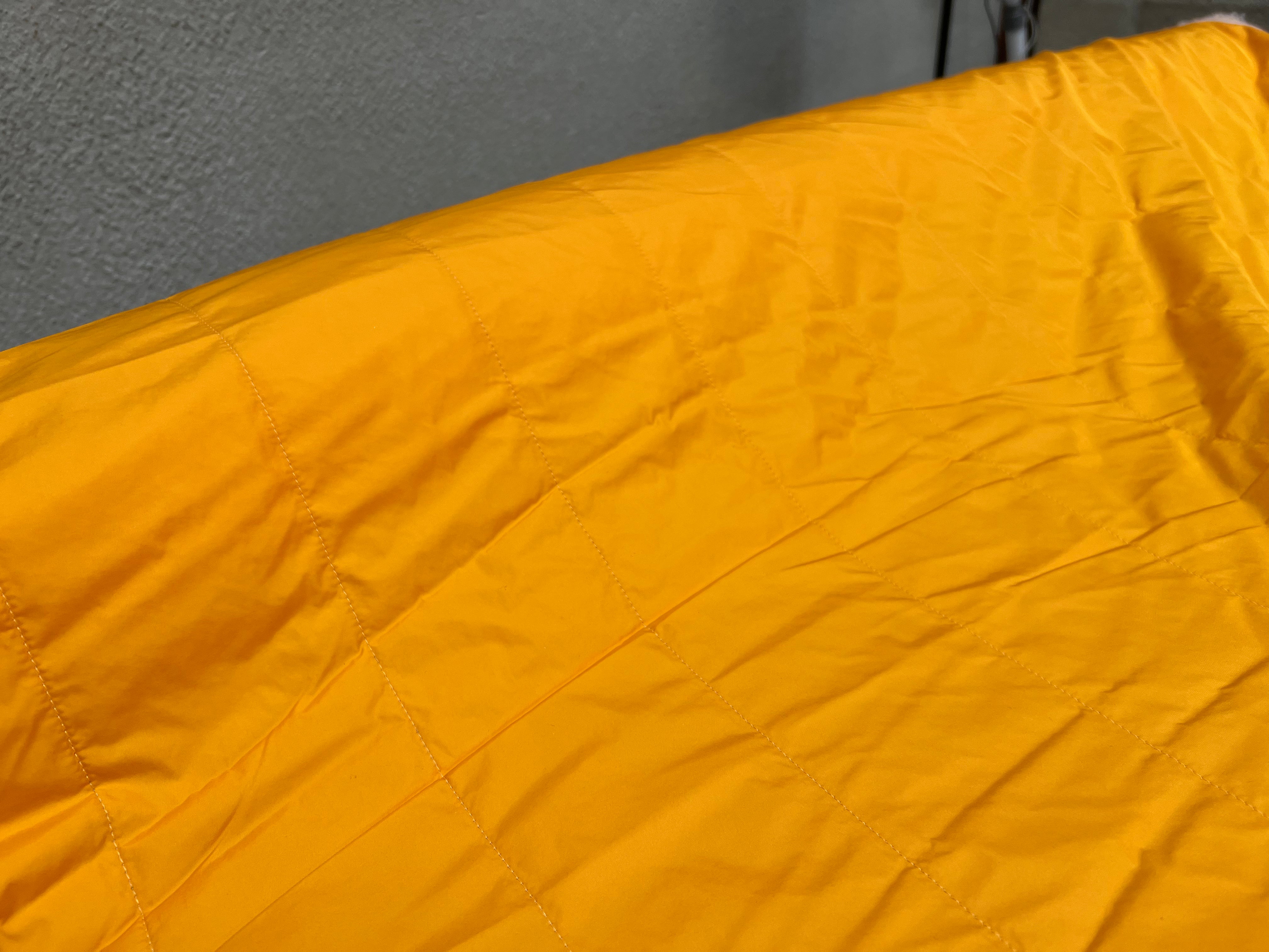 TISSU MATELASSÉ JAUNE - My Little Coupon