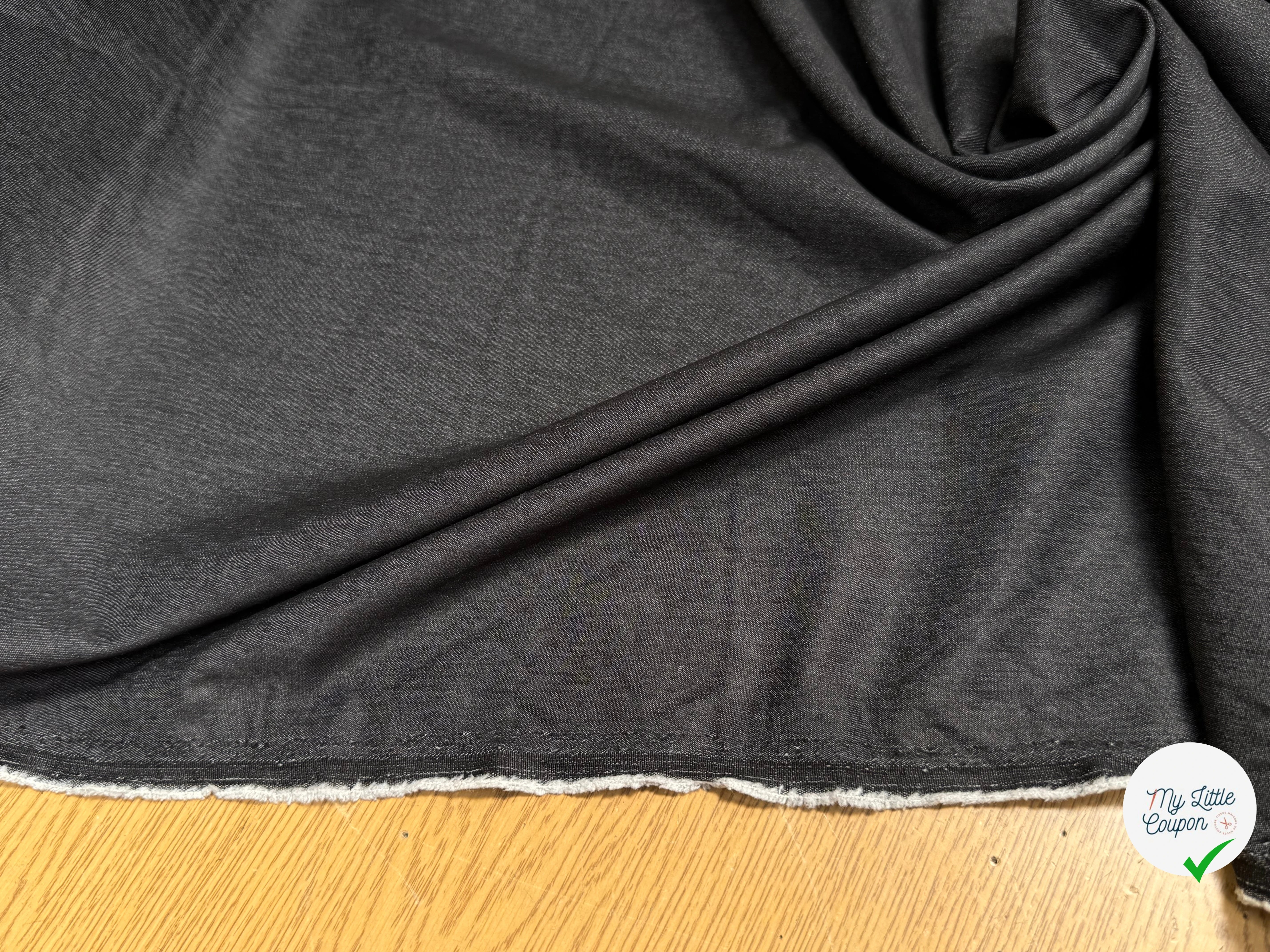 TISSU POLYVISCOSE FLUIDE SATINÉ GRIS ESPRIT DENIM - My Little Coupon